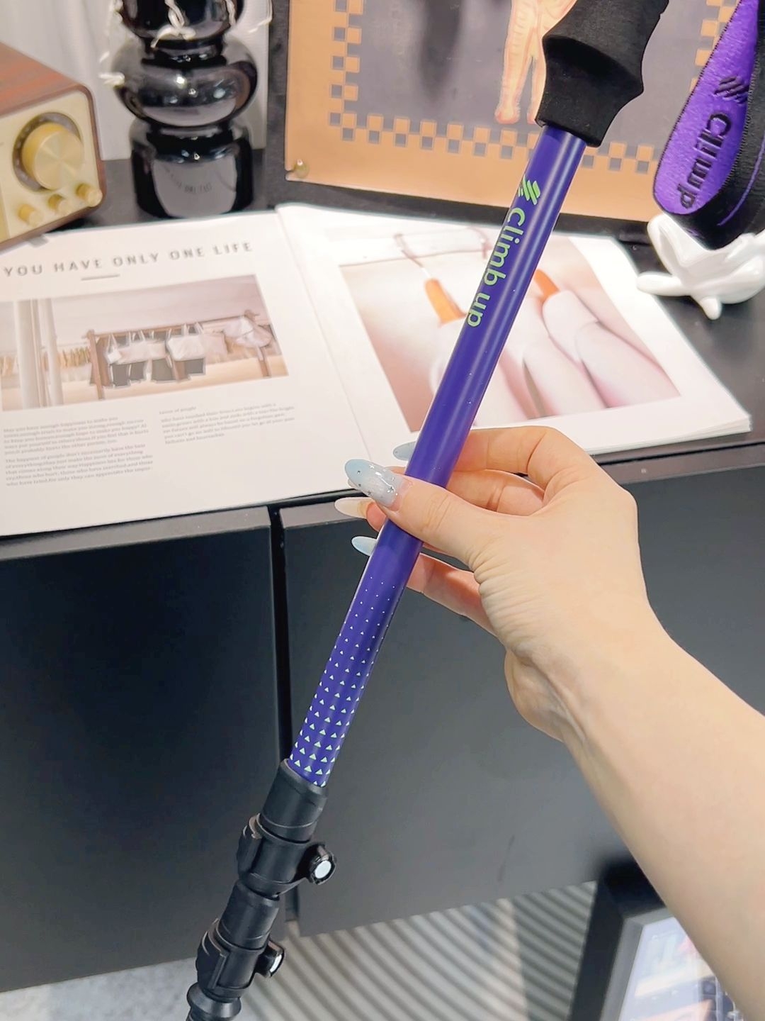 下坡膝盖不吃力,登山杖的支撑点要找对