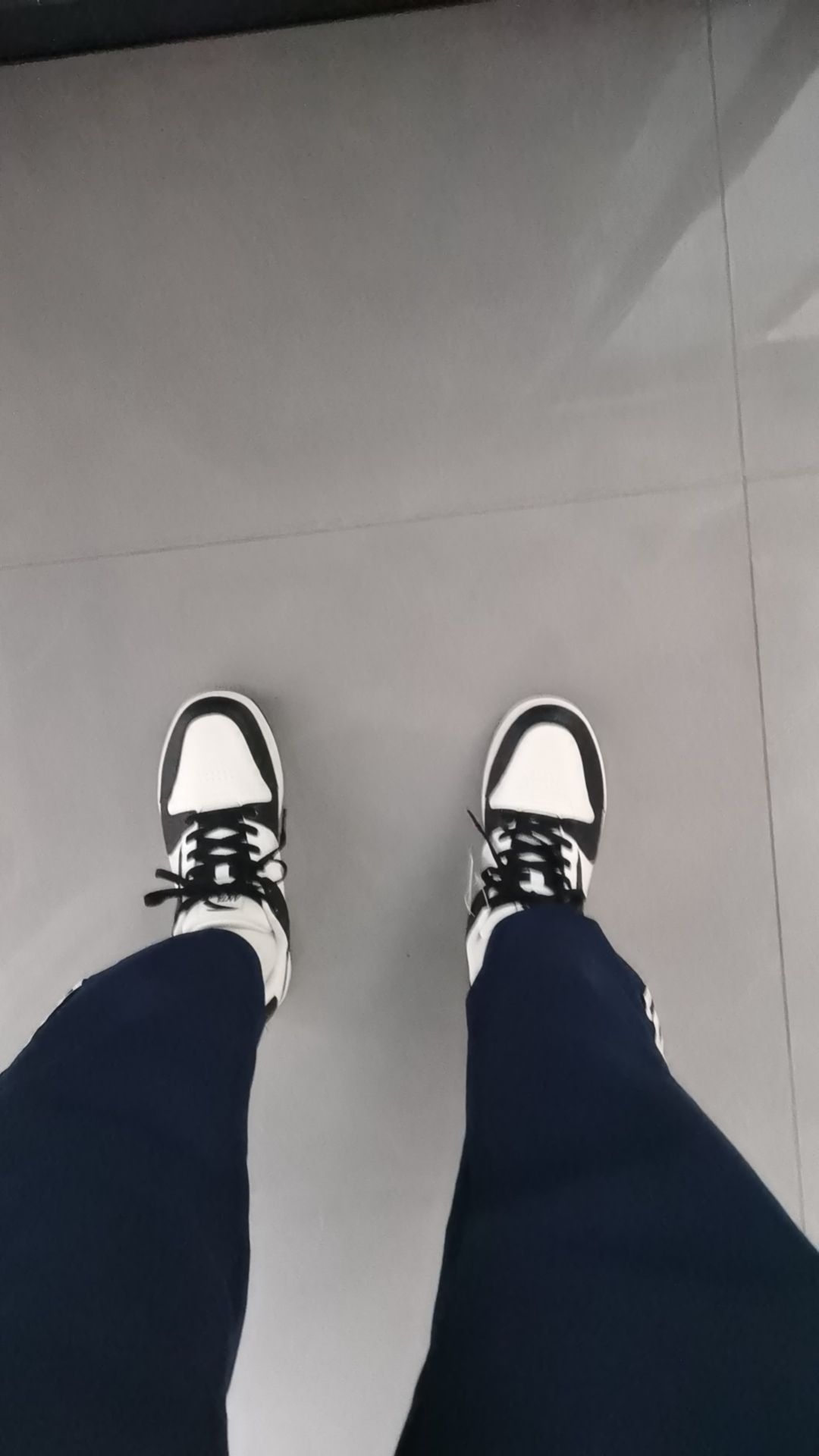 穿着很暖和，也很百搭，校裤都不丑