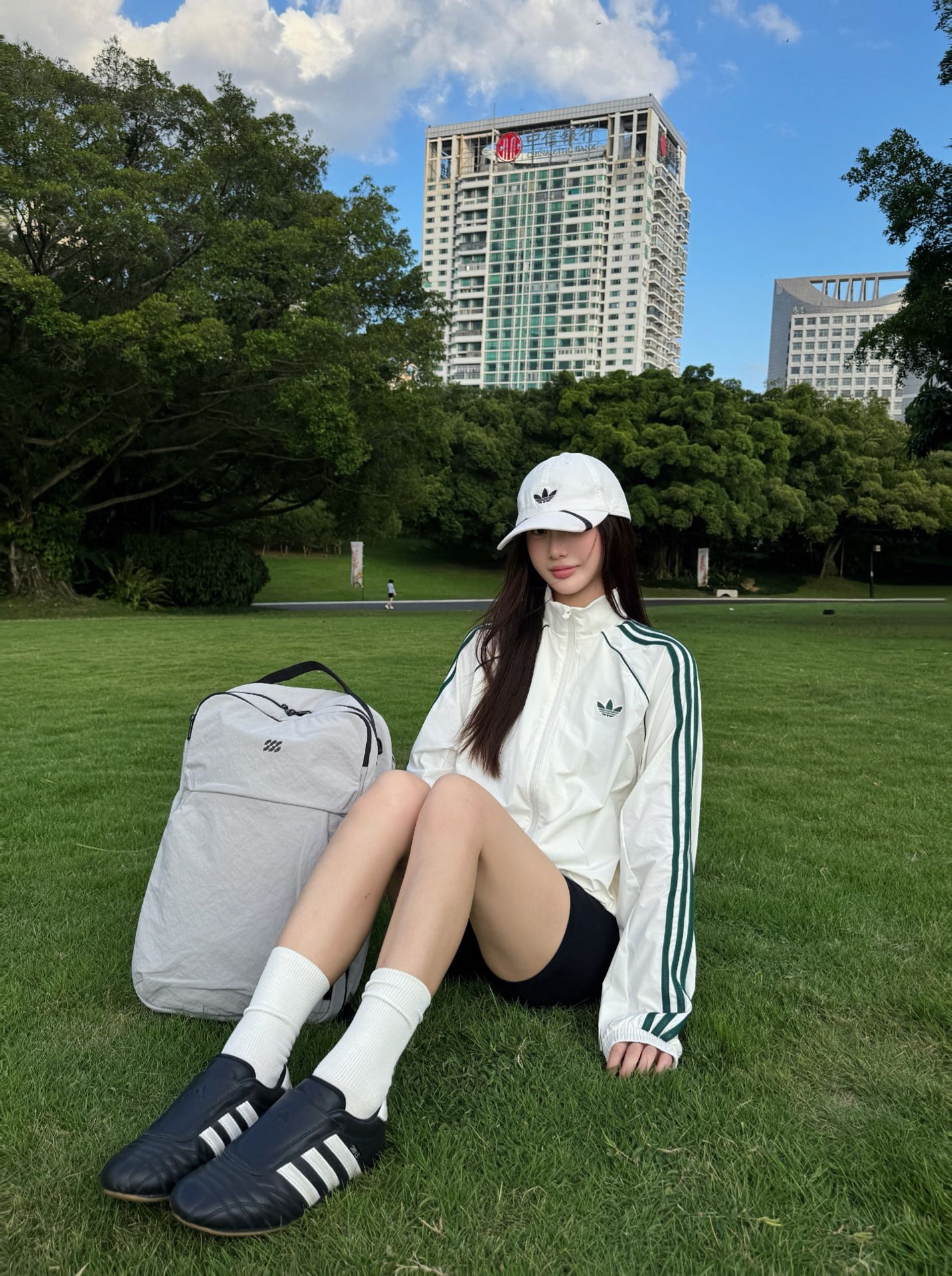 出游踏青穿搭 | 三条杠➕双肩包清爽松弛