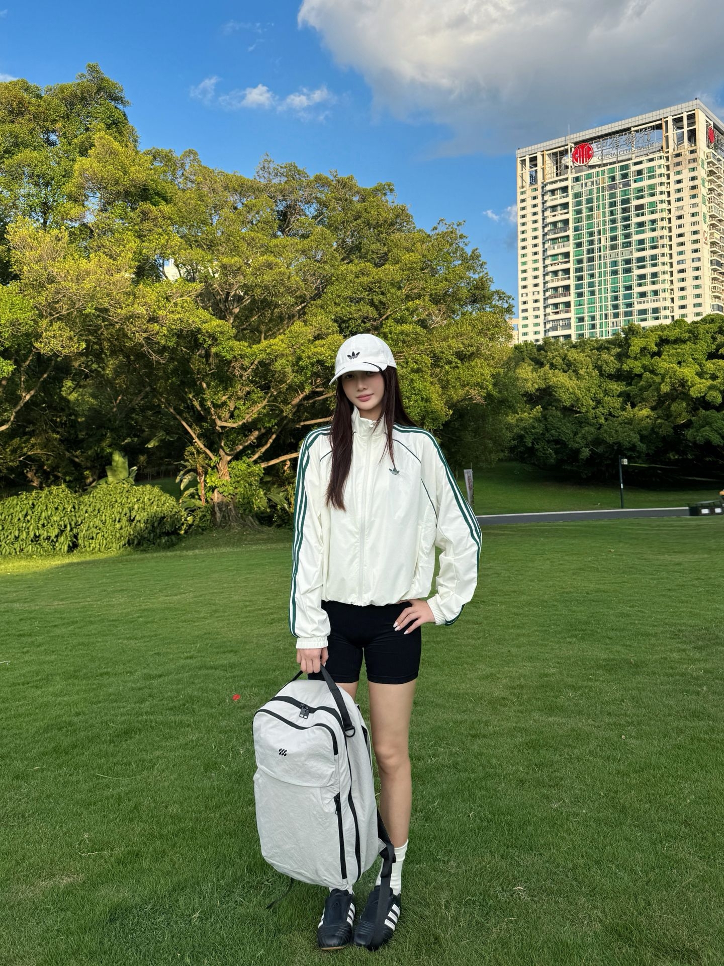 出游踏青穿搭 | 三条杠➕双肩包清爽松弛