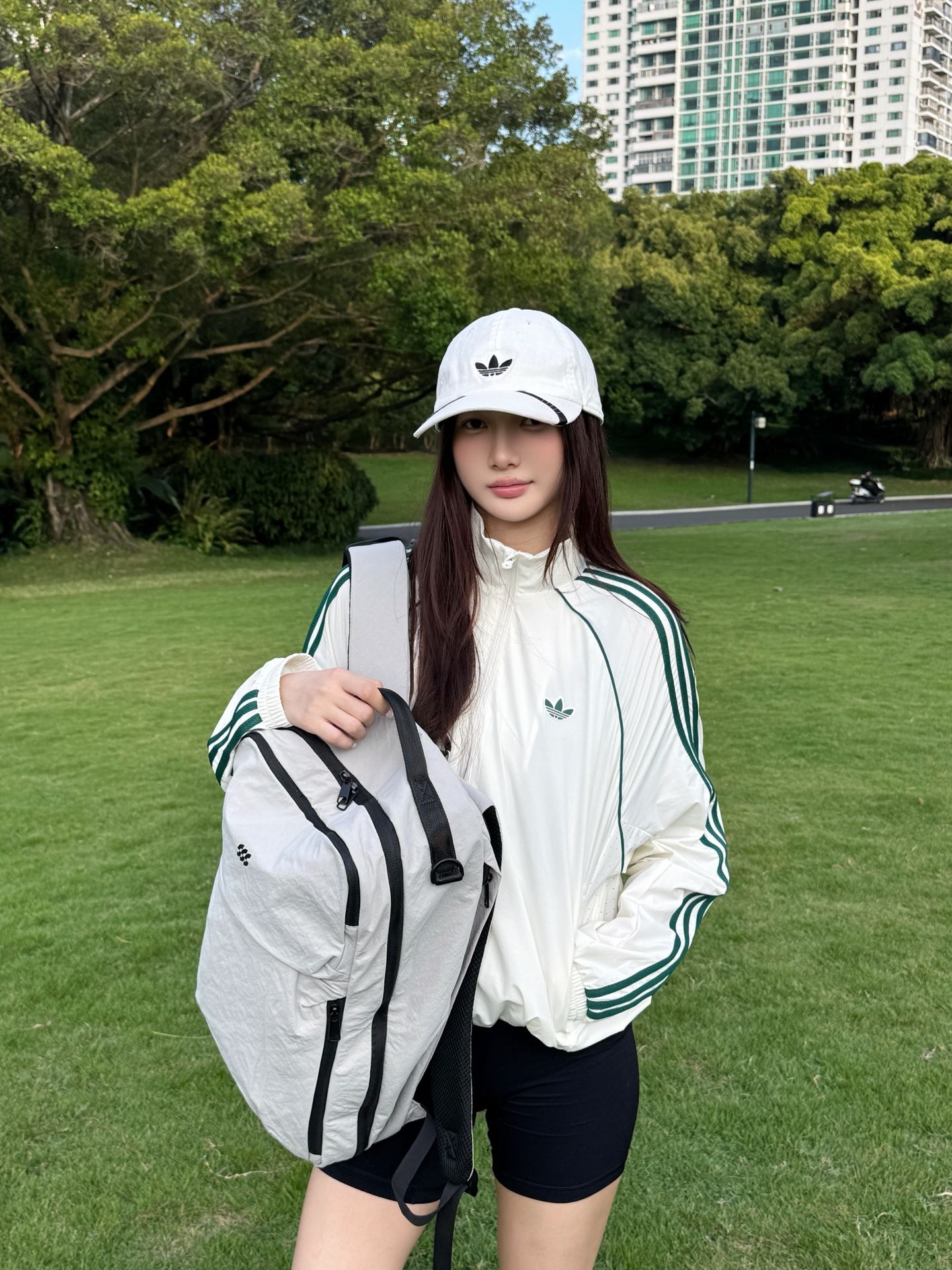 出游踏青穿搭 | 三条杠➕双肩包清爽松弛