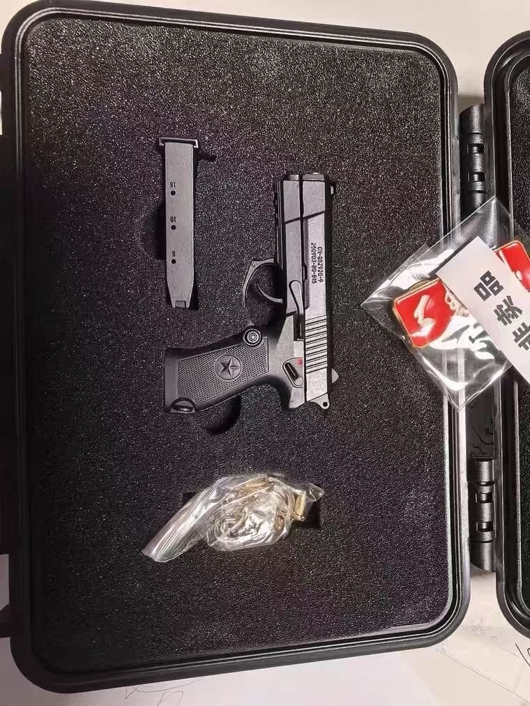 模型枪摆在展示柜里的那种满足感
