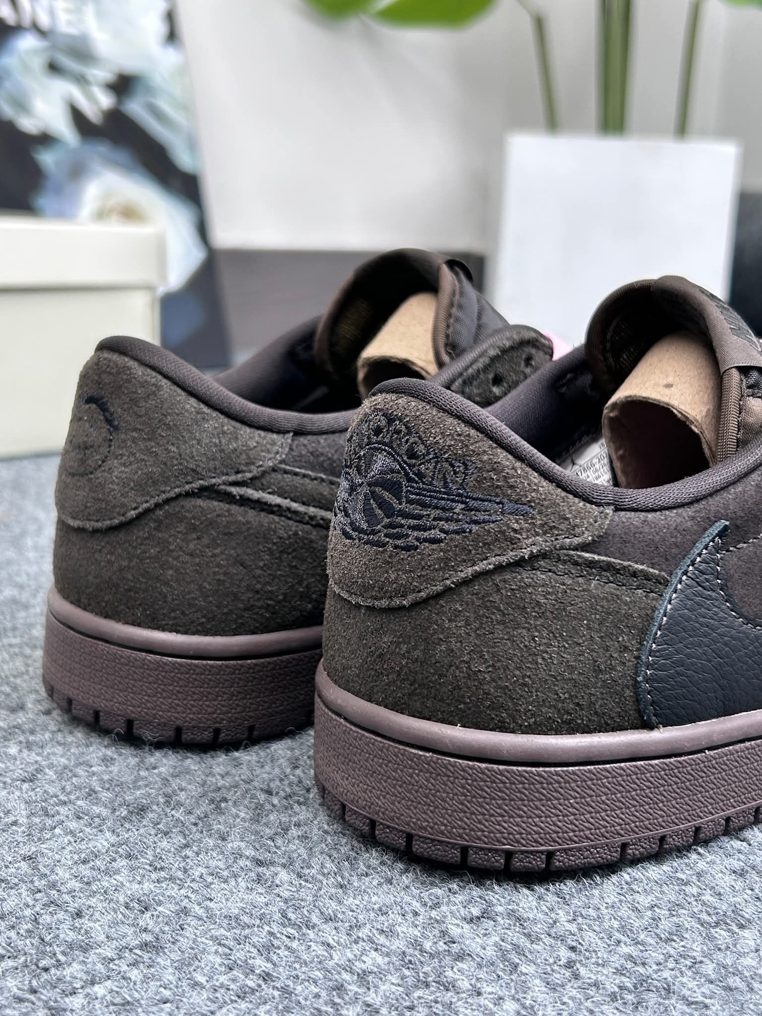 Travis Scott × AJ1 Low 丝绒摩卡倒钩|低调氛围感狠货