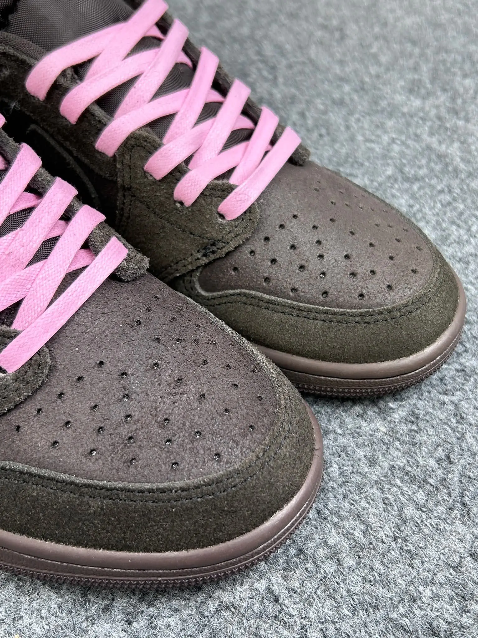 Travis Scott × AJ1 Low 丝绒摩卡倒钩|低调氛围感狠货