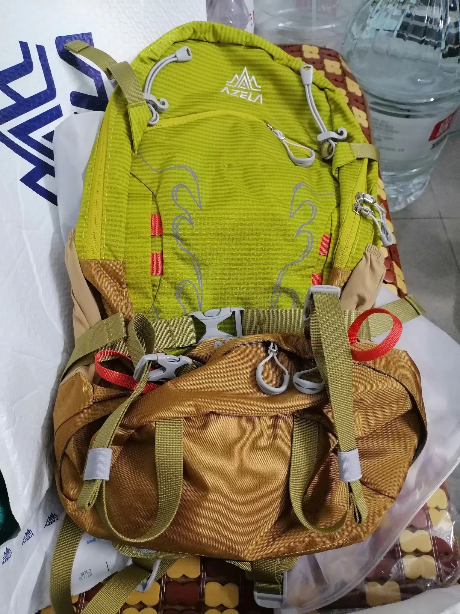 女生选30L包 背长和肩带比颜色重要