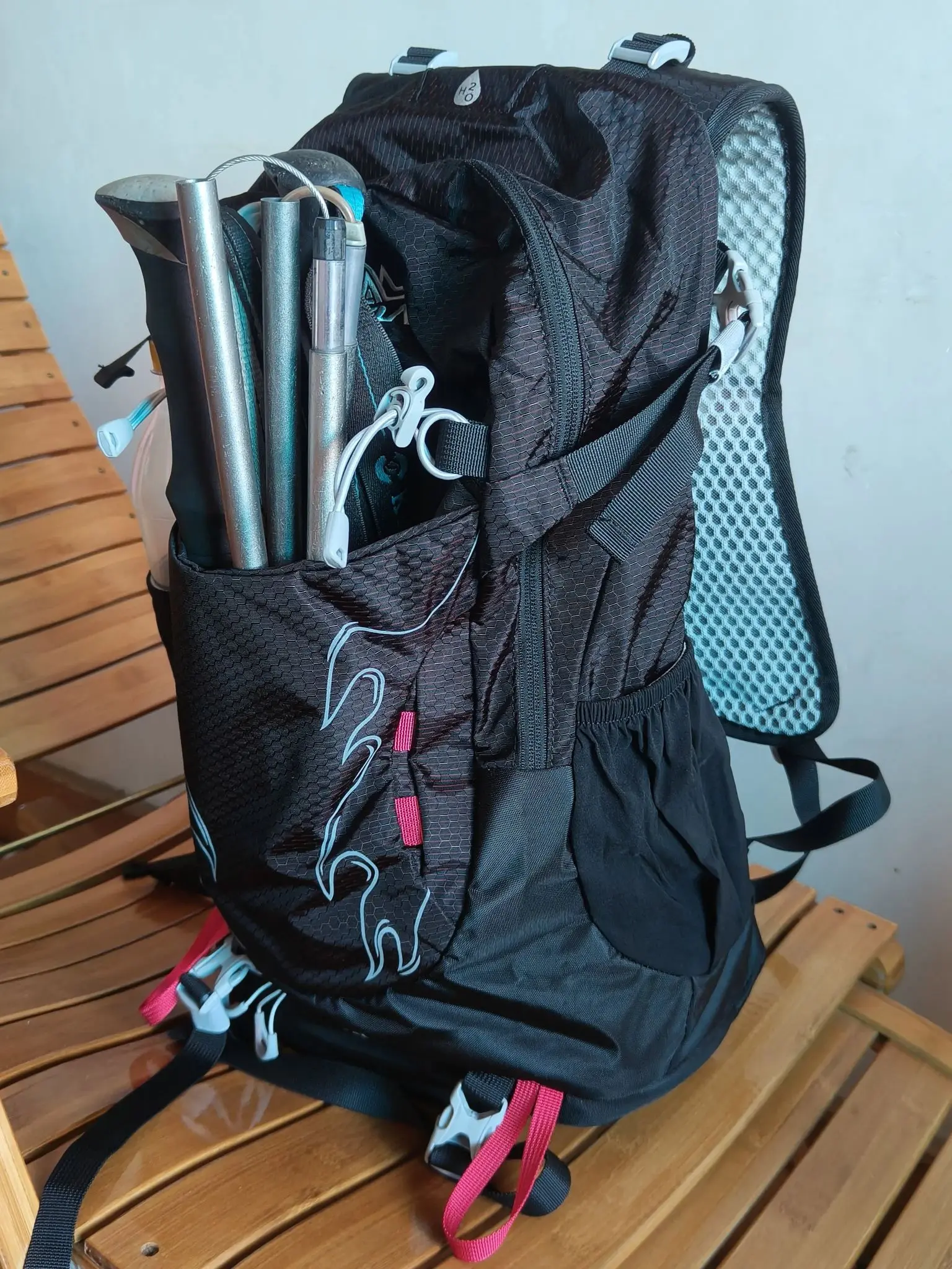 女生选30L包 背长和肩带比颜色重要