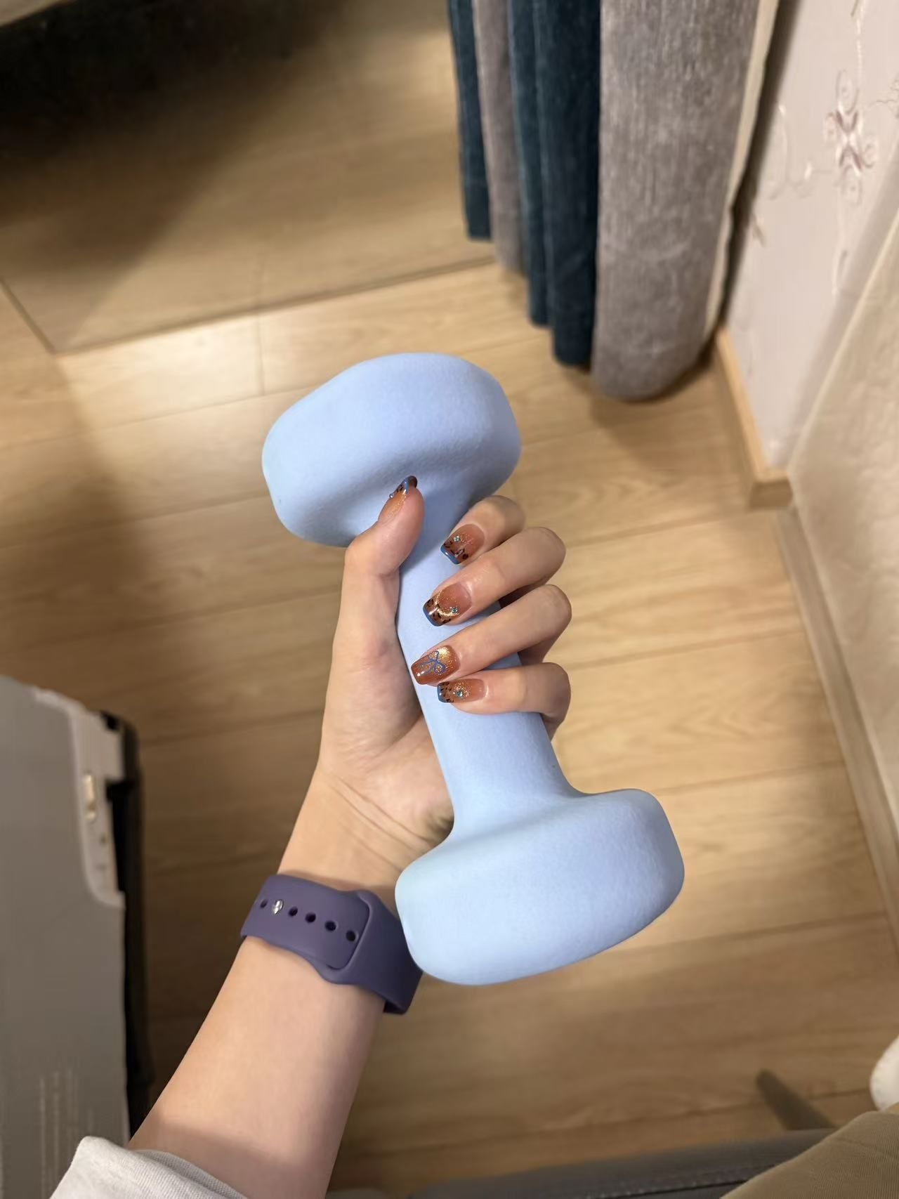 咖棕色调的显白逻辑:豹纹底色的选择有讲究