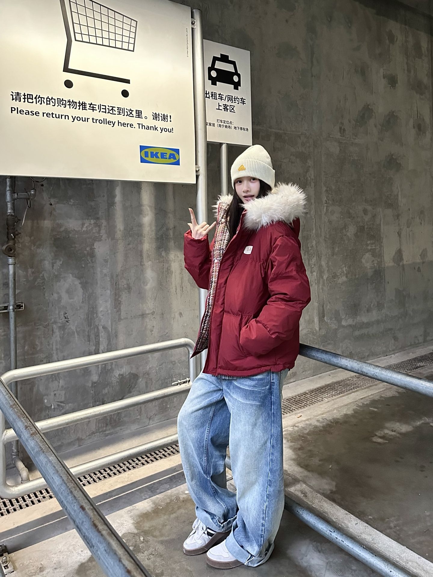 酒红羽绒服圣诞新年氛围感满满🎄
