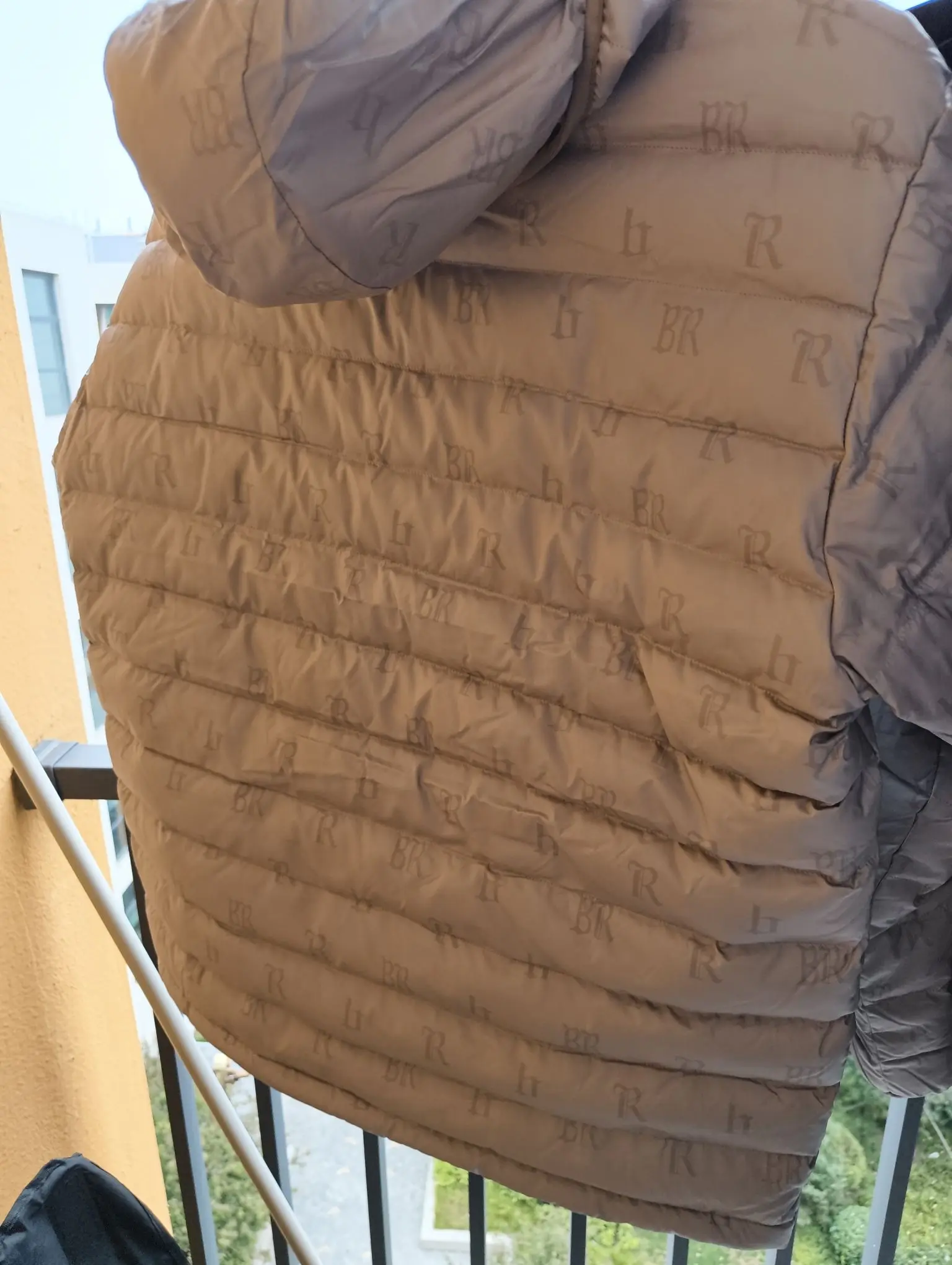 波司登轻薄羽绒服