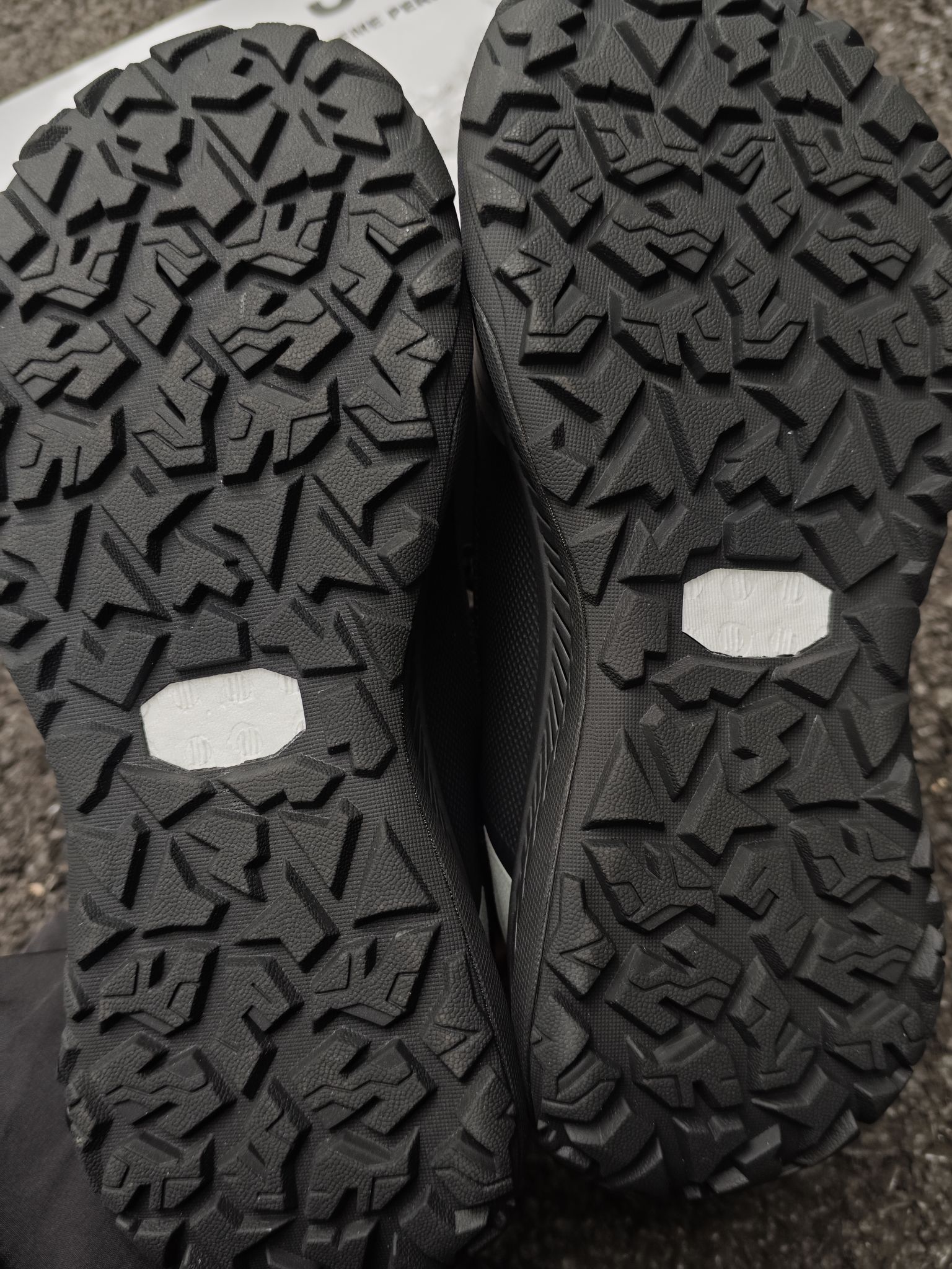 Jeep户外徒步鞋|黑灰硬核机能风,通勤爬山一双搞定