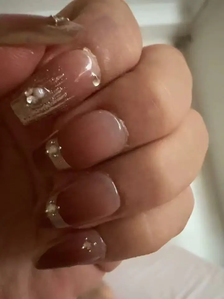 手工甲片的边缘处理:不勾头发比图案好看更重要