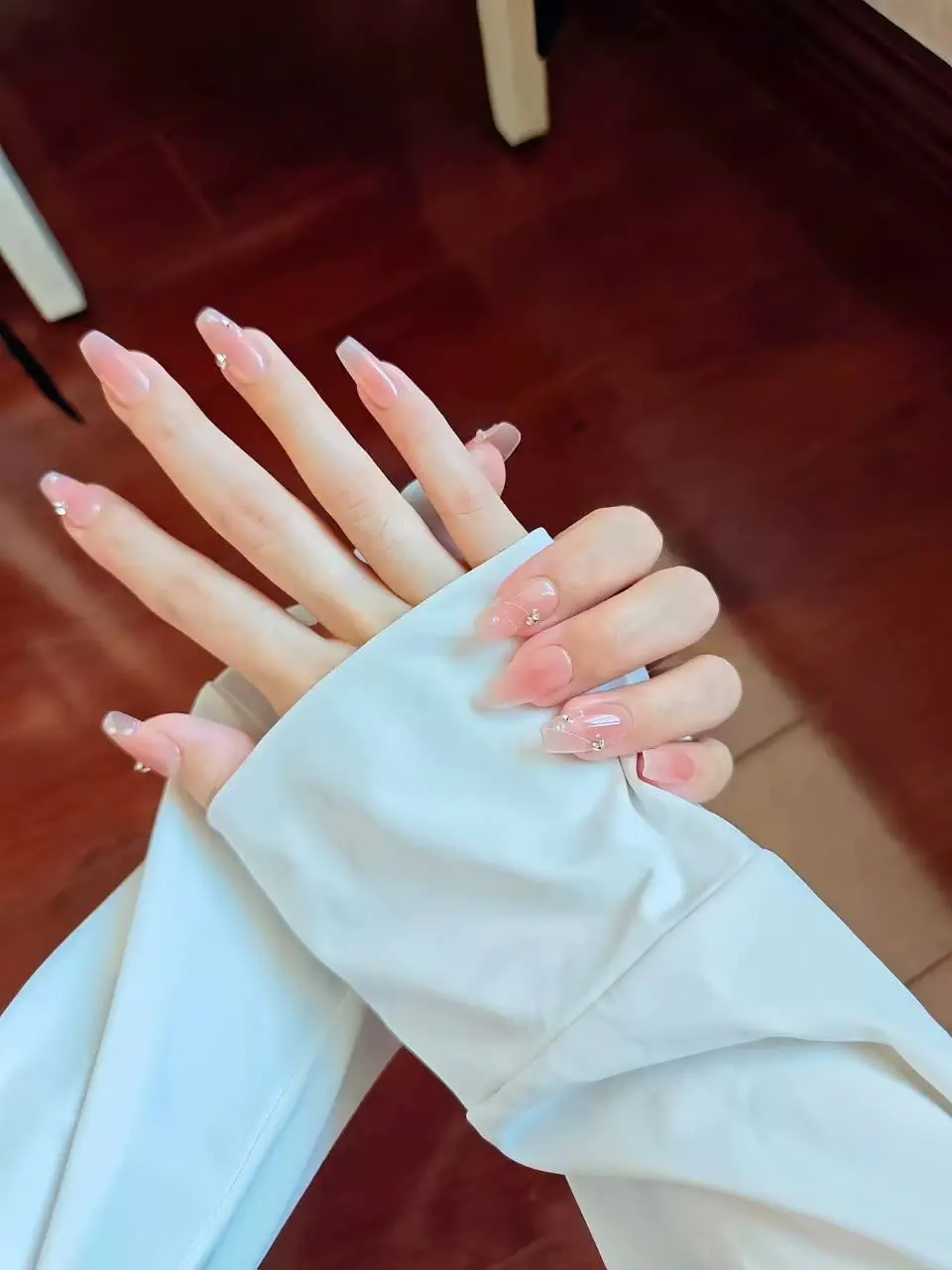 手工甲片的边缘处理:不勾头发是底线