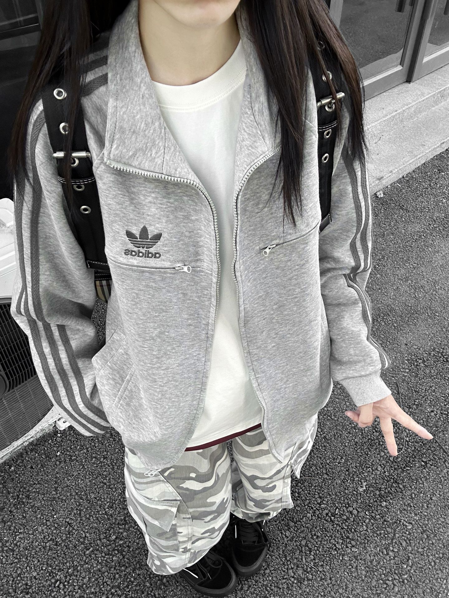 早秋松弛look🫙⸝⸝ ෆ灰调外套➕闪电板鞋﹆˒