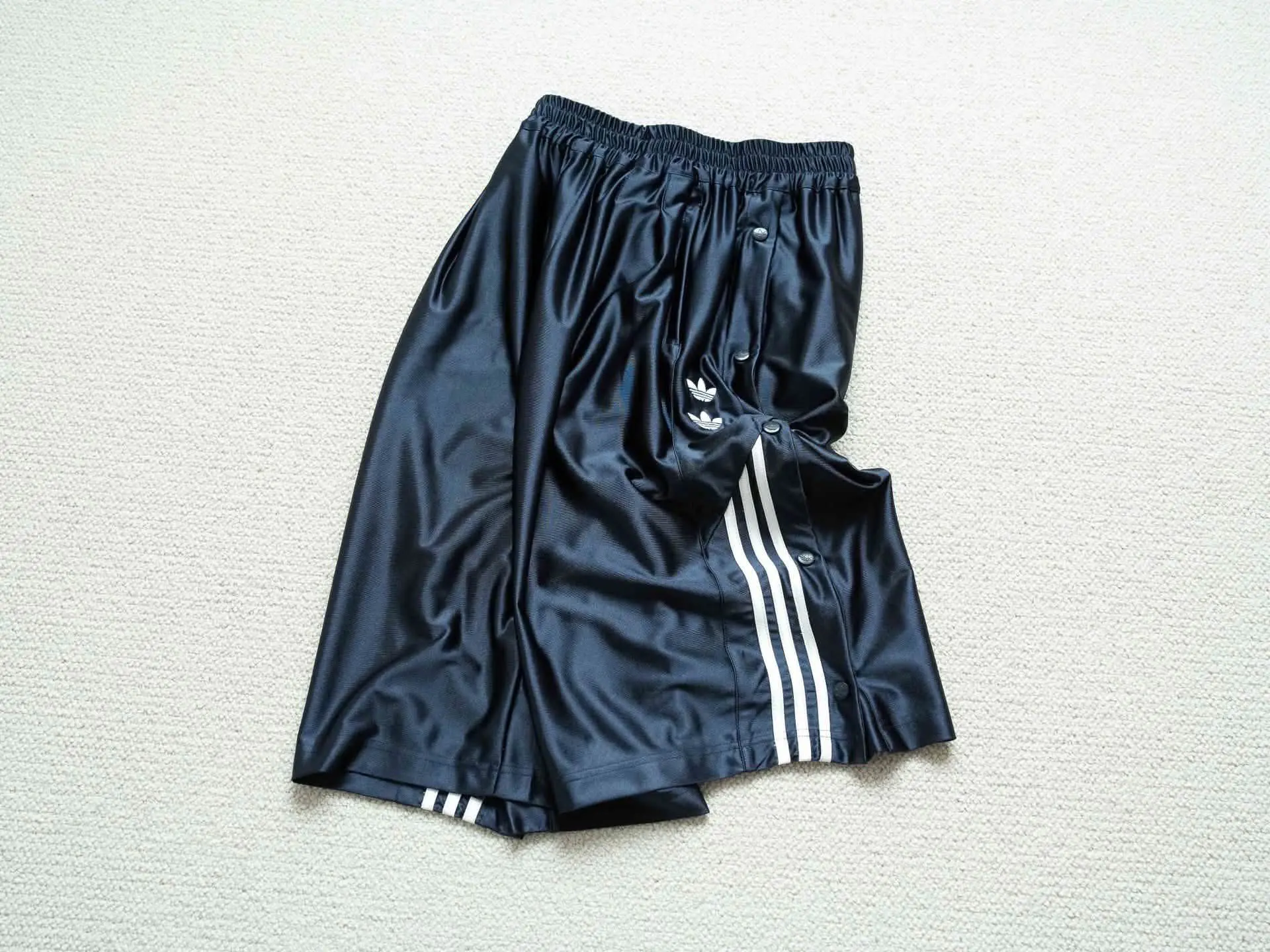 复古足球风|Willy Chavarria × adidas三叶草联名套装