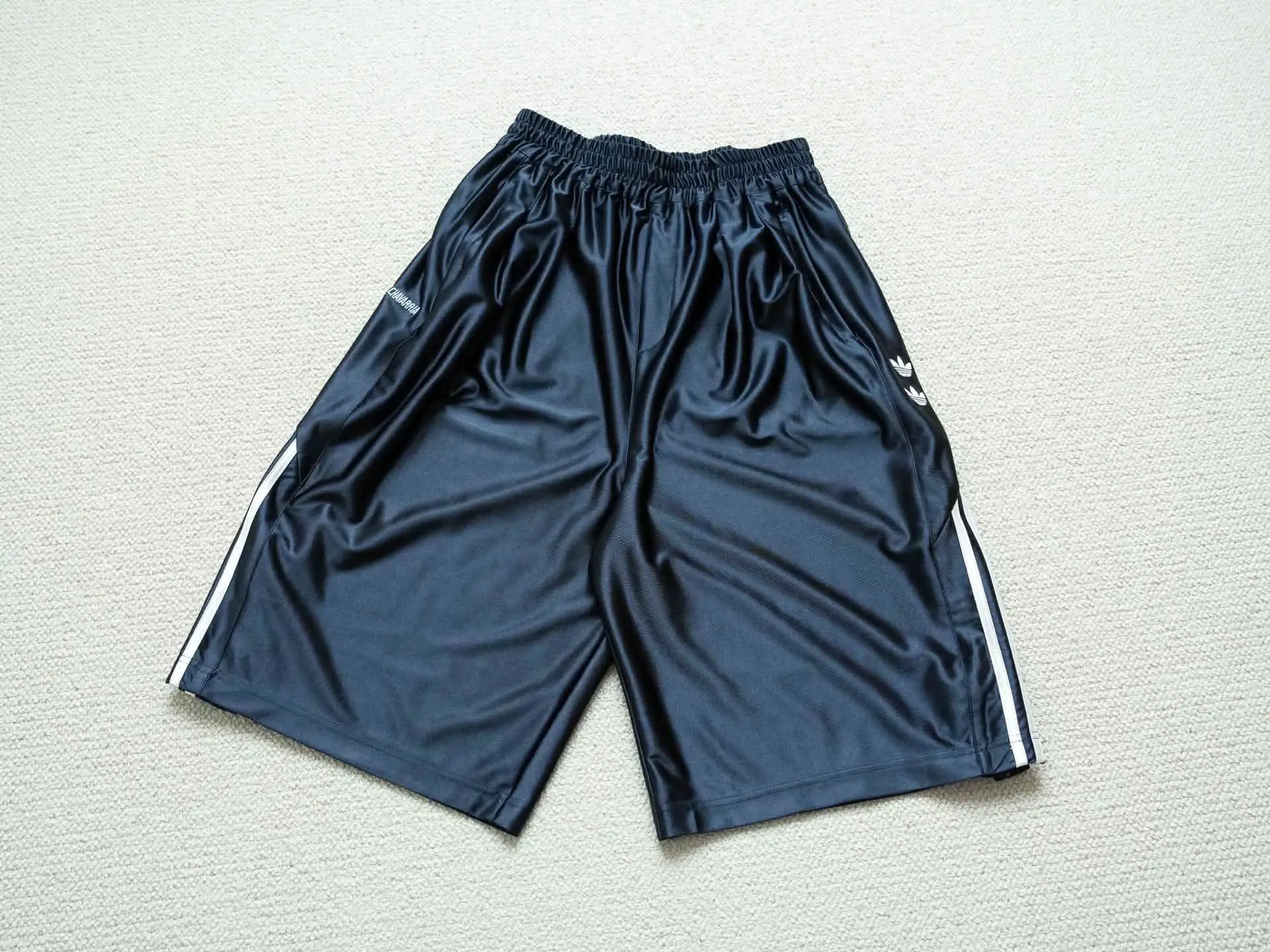 复古足球风|Willy Chavarria × adidas三叶草联名套装
