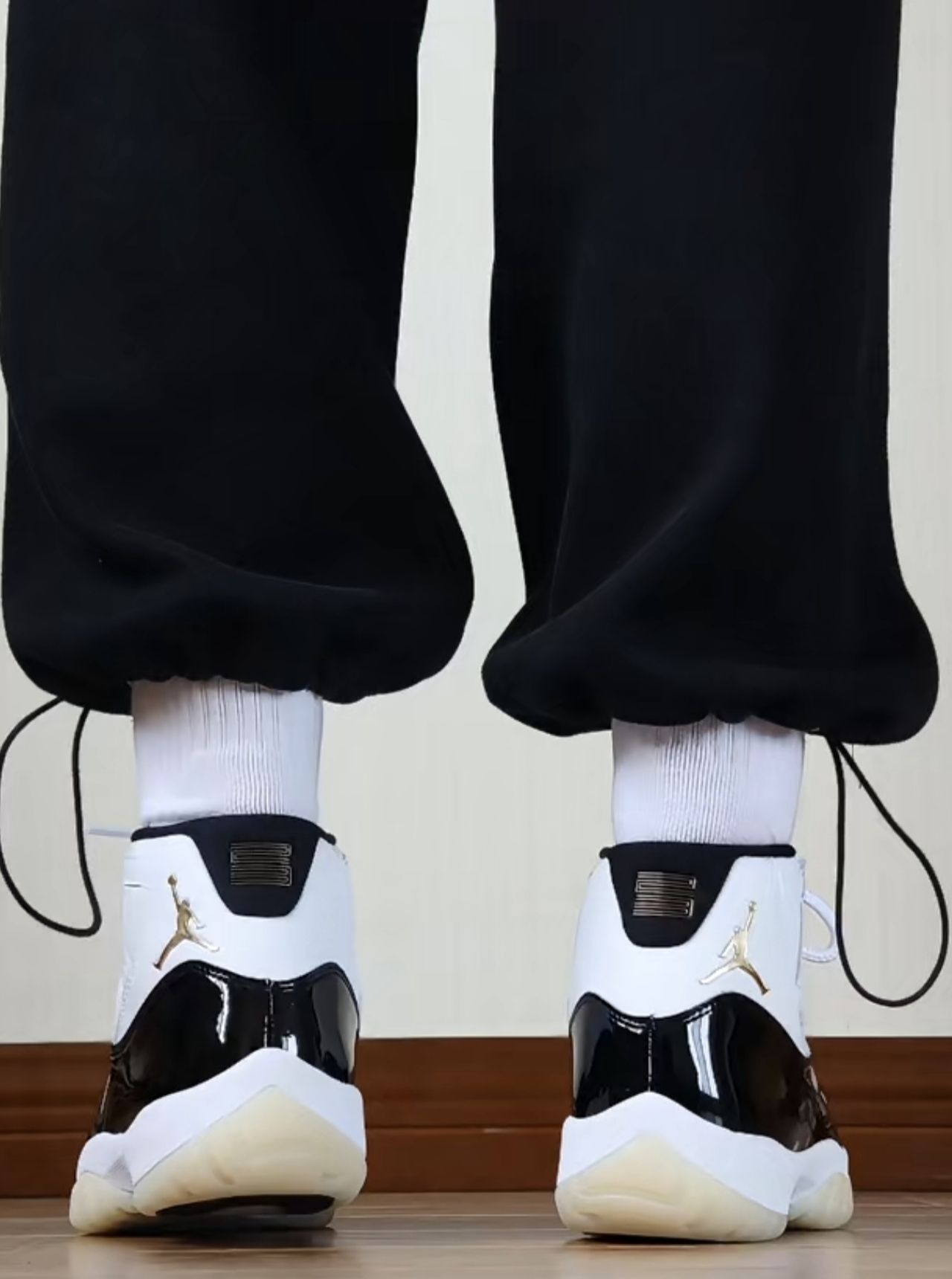 黑白漆皮AJ11高帮,复古质感穿搭神鞋