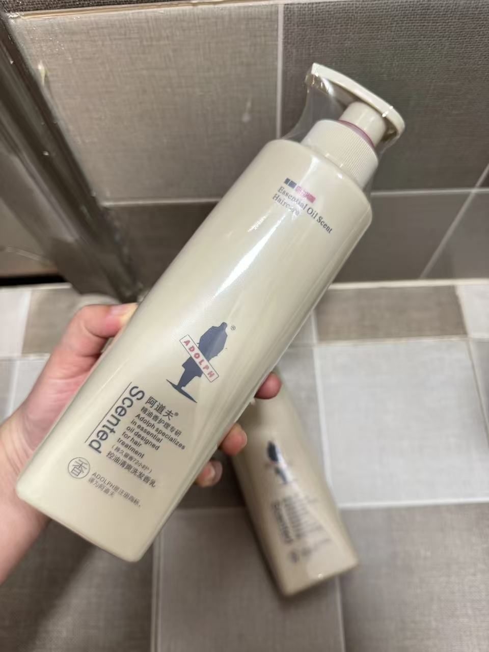 去屑和控油两边都占了点,这套适合日常维稳