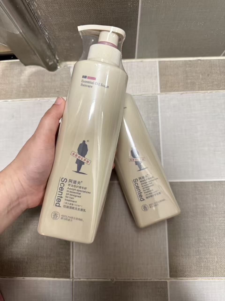 去屑和控油两边都占了点,这套适合日常维稳
