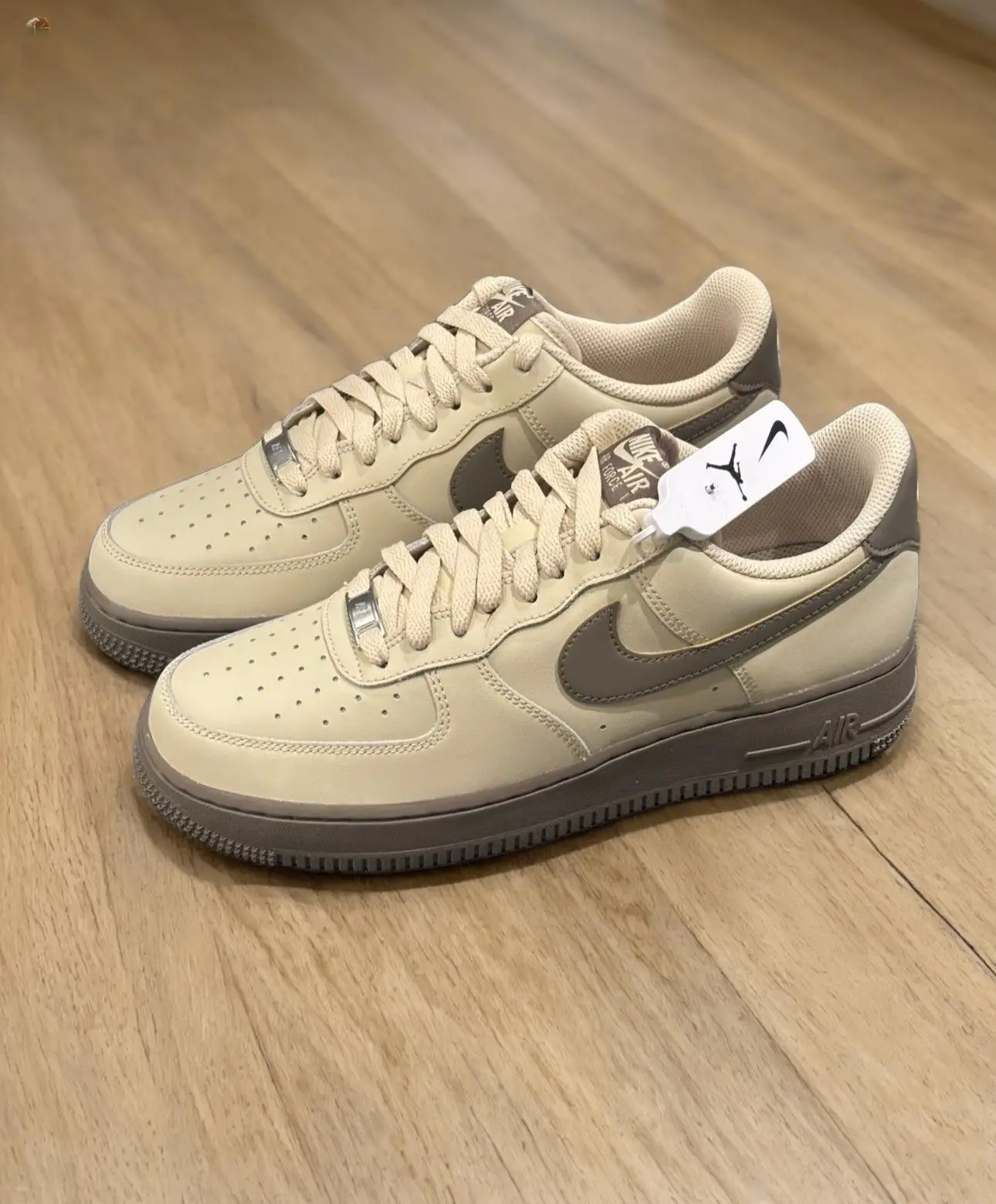谁穿谁好看!Nike AF1「白褐」奶油配色,把温柔焊在脚上