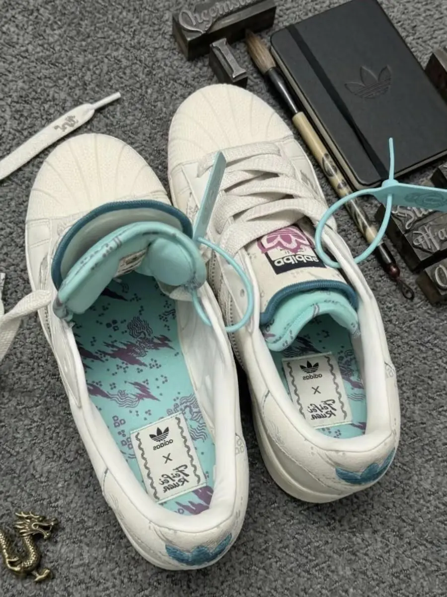 宋雨琦同款!Adidas白灰绿童鞋,神仙配色不撞款