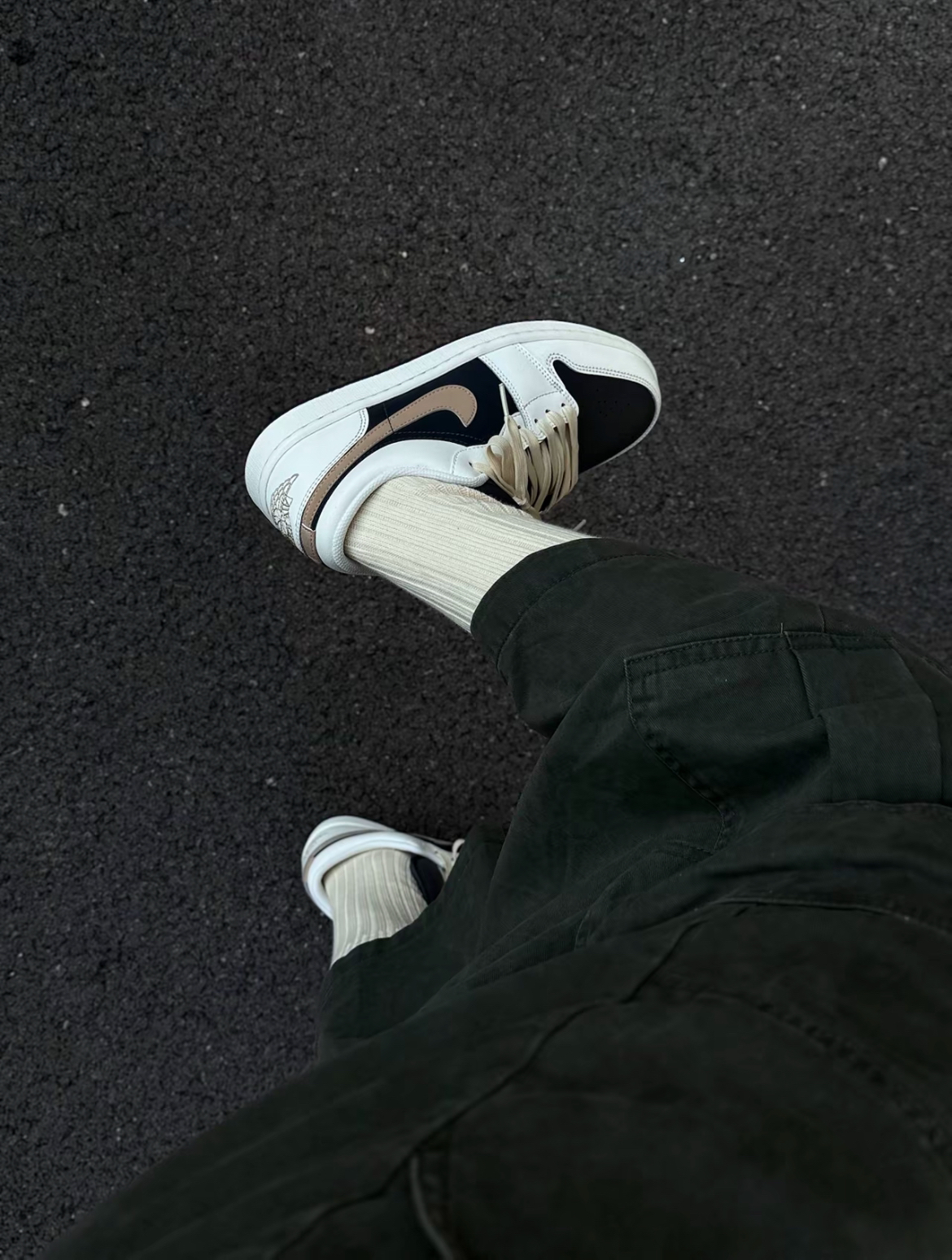 球鞋控狂喜！这双经典黑白AJ1低帮，解锁N种穿搭可能！