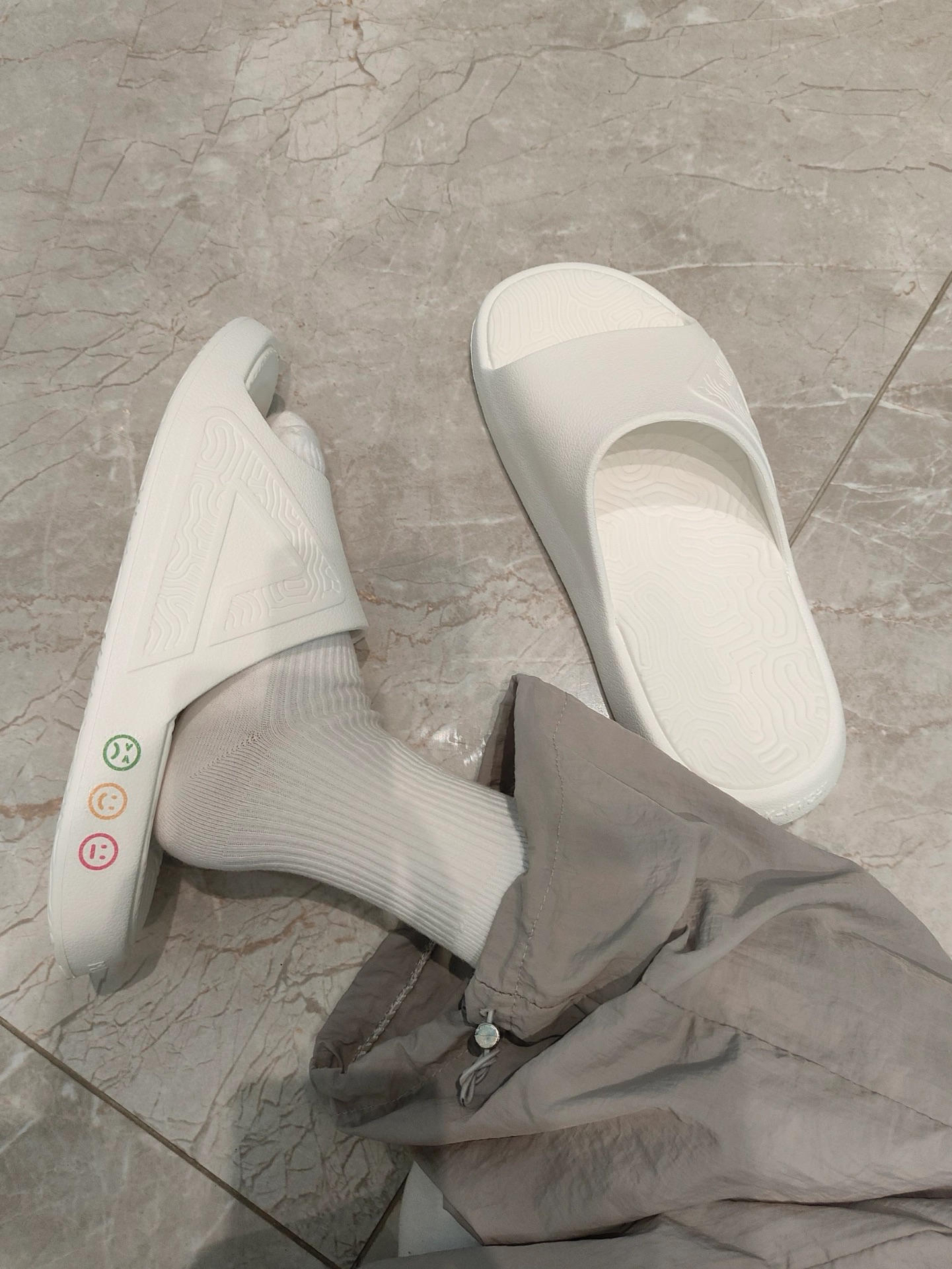 谁敢忤逆我给对象买的新态极拖鞋!绝绝子!