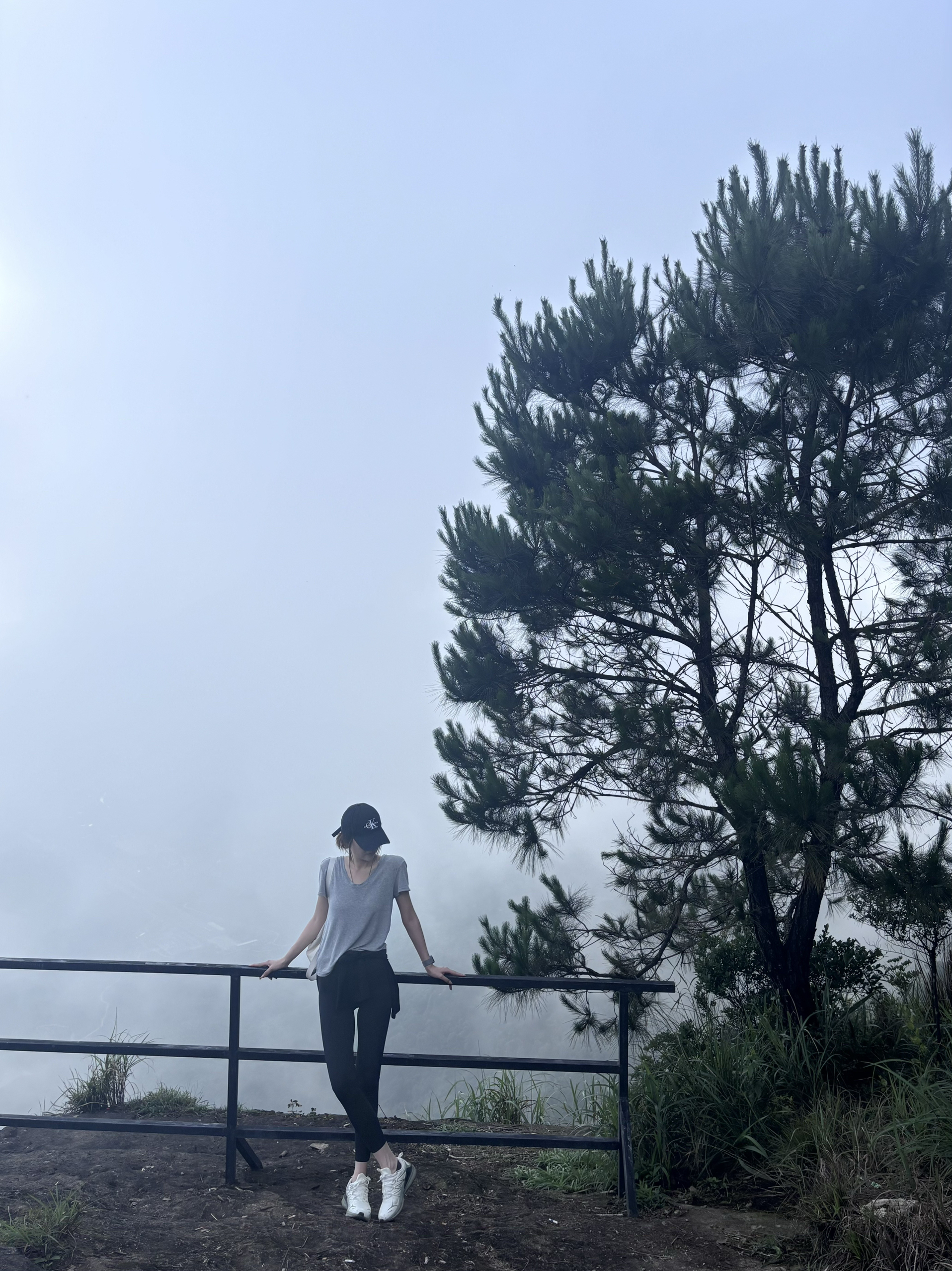 夏日爬山look！去爬山一定要多穿！