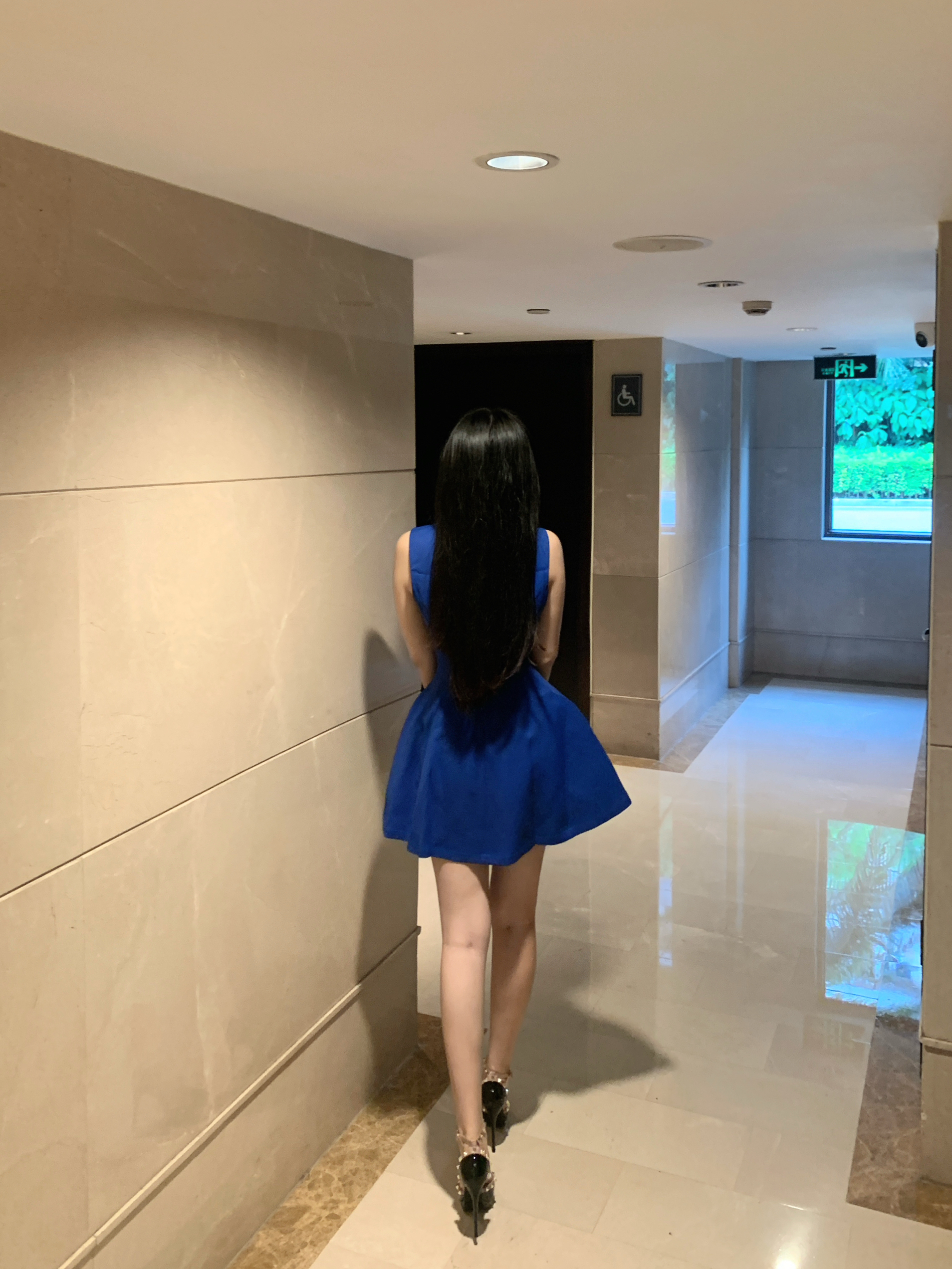 我直接跟它🔒了!蓝色短款连衣裙!