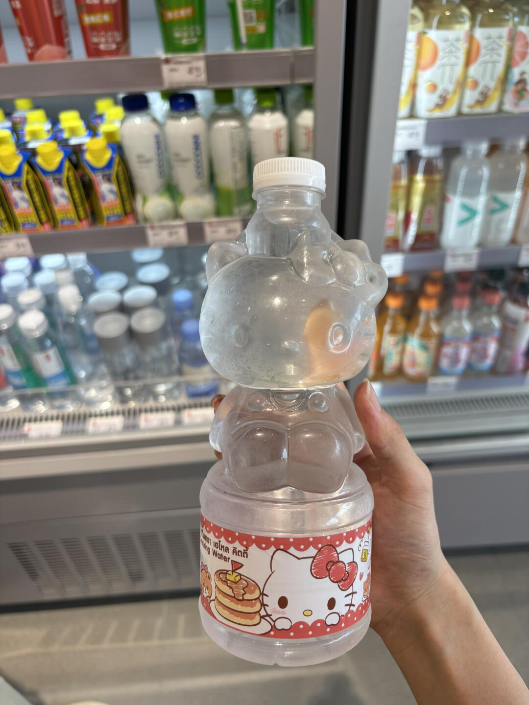 🎀真没必要买HelloKitty矿泉水