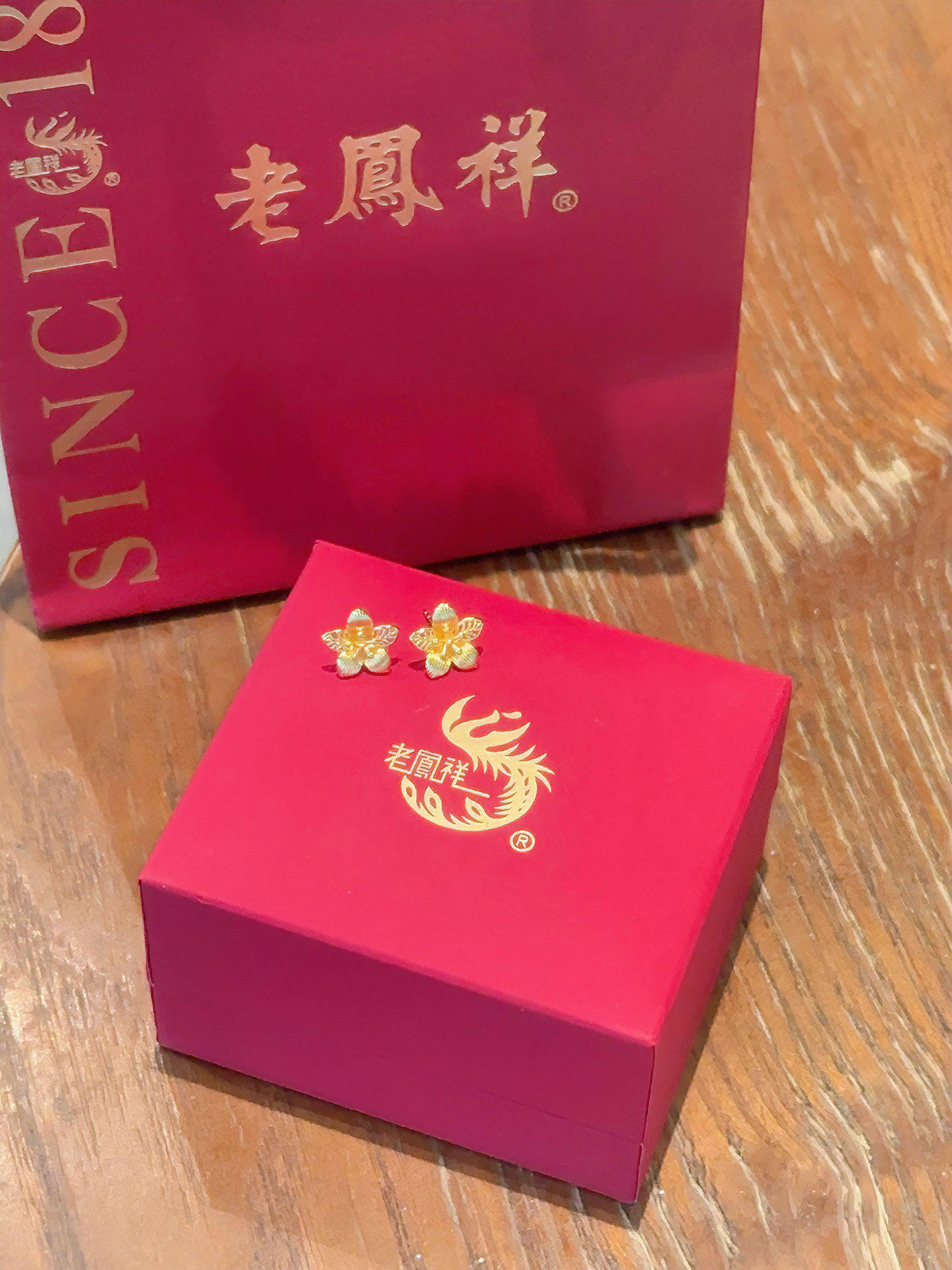 戴着被麻麻夸滴花朵🌸0.3g黄金耳钉!尊嘟好温柔~