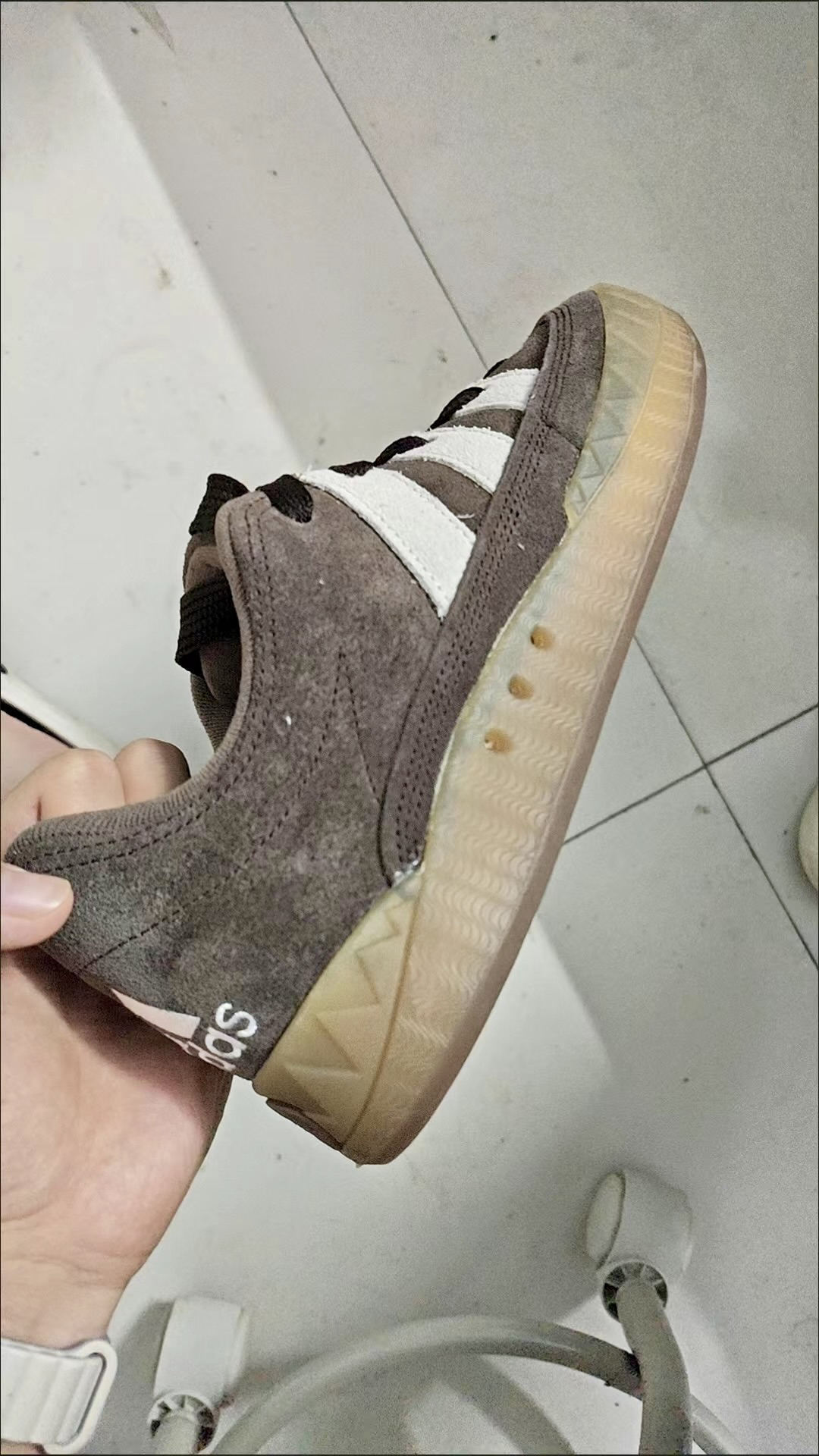 棕橙灰撞色杀！Adimatic面包鞋引爆复古潮