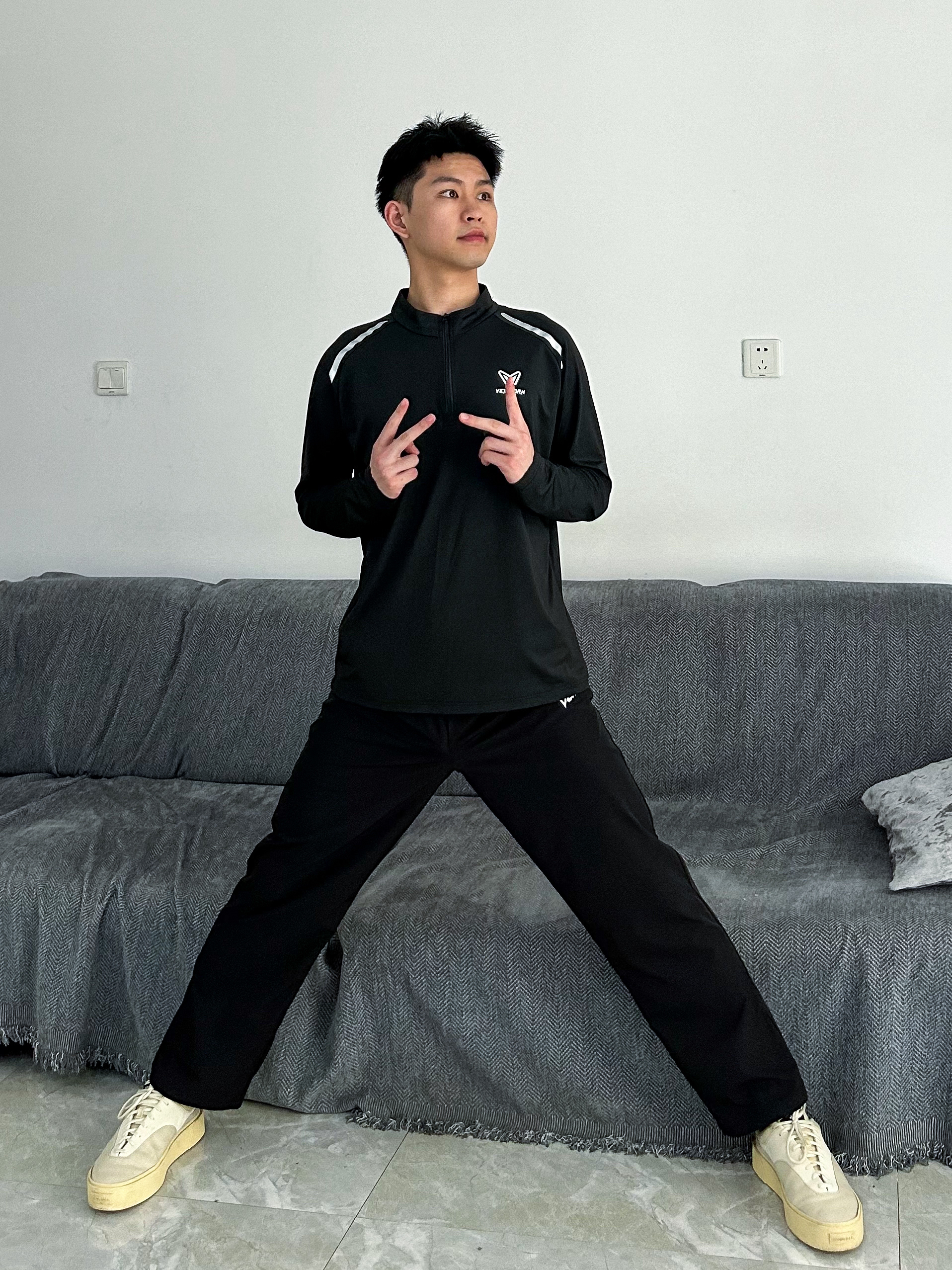 全黑运动休闲都能驾驭｜很酷哦