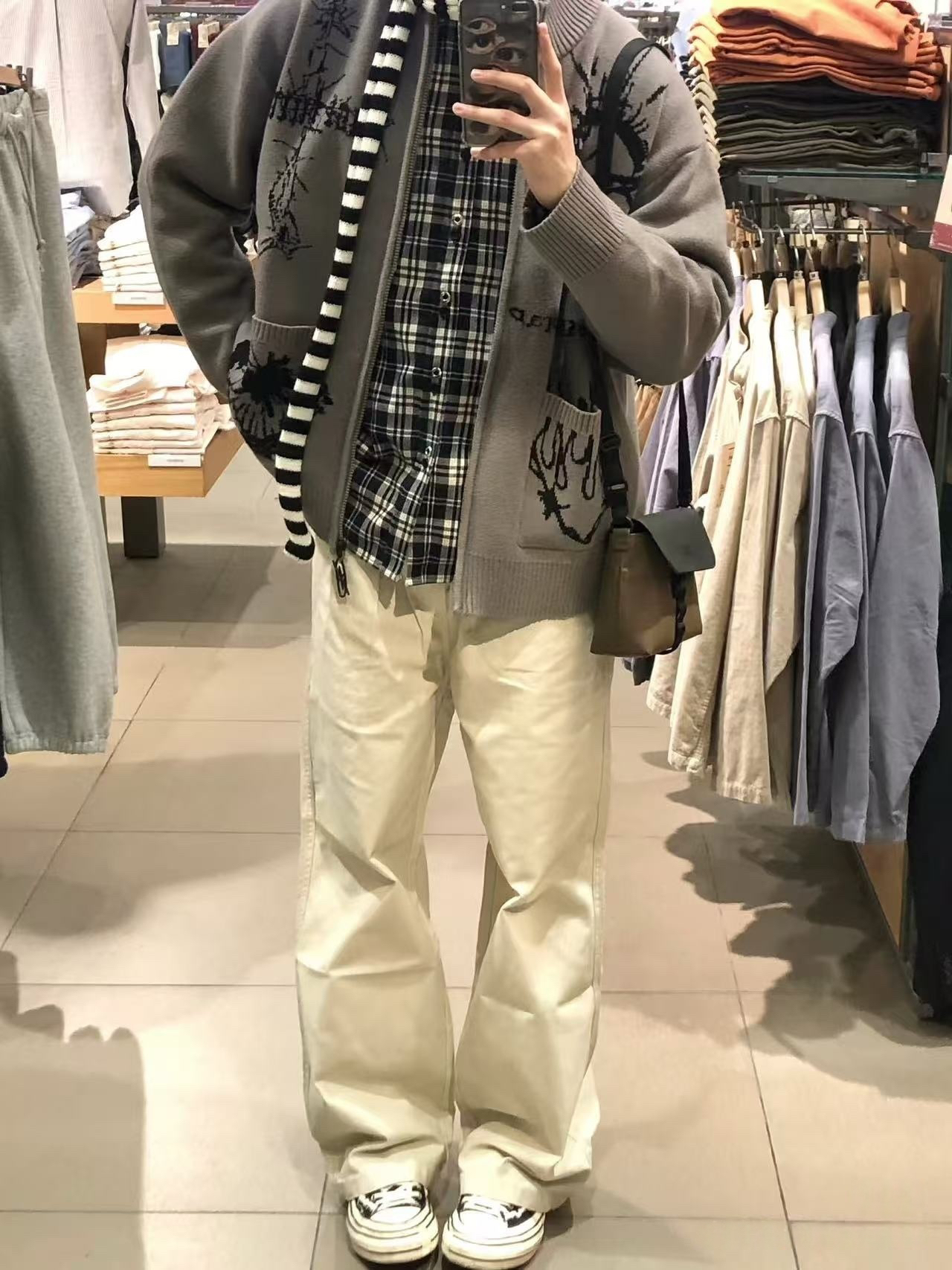 复古文艺风 | 格纹衬衫与针织开衫的叠穿美学