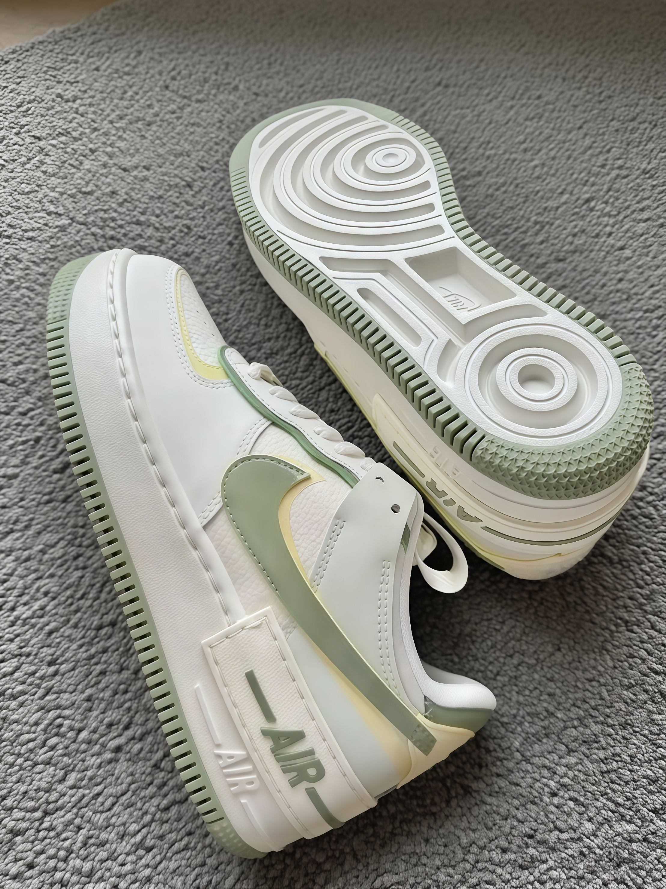 《被这双清新感拉满的空军一号戳中!淡绿配色太治愈了》