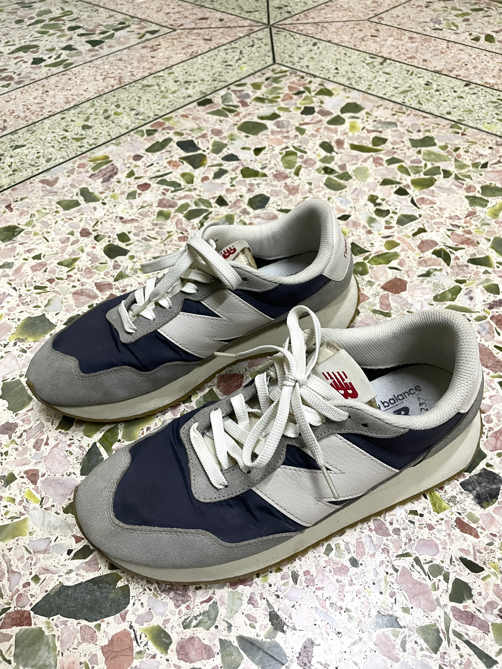 “NB”复古跑鞋🏃➡️🏃➡️🏃➡️:灰蓝配色好搭也好穿~🏃♀️➡️🏃♀️➡️