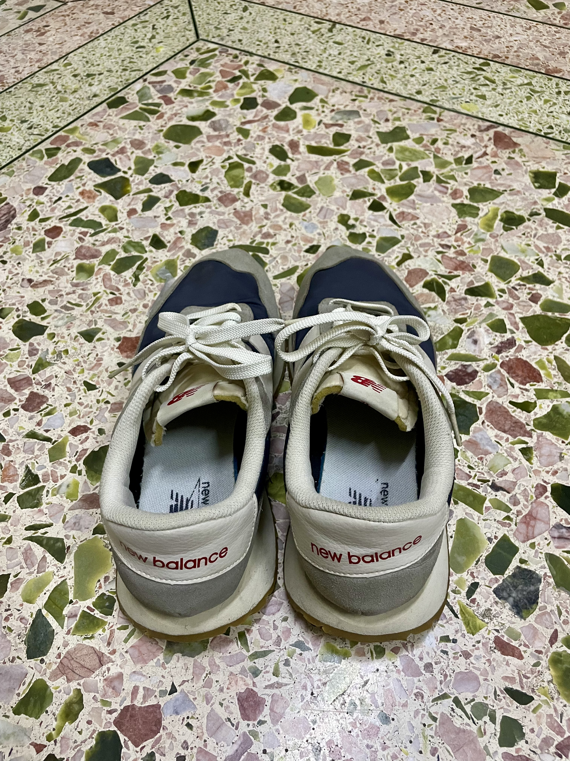 “NB”复古跑鞋🏃➡️🏃➡️🏃➡️:灰蓝配色好搭也好穿~🏃♀️➡️🏃♀️➡️