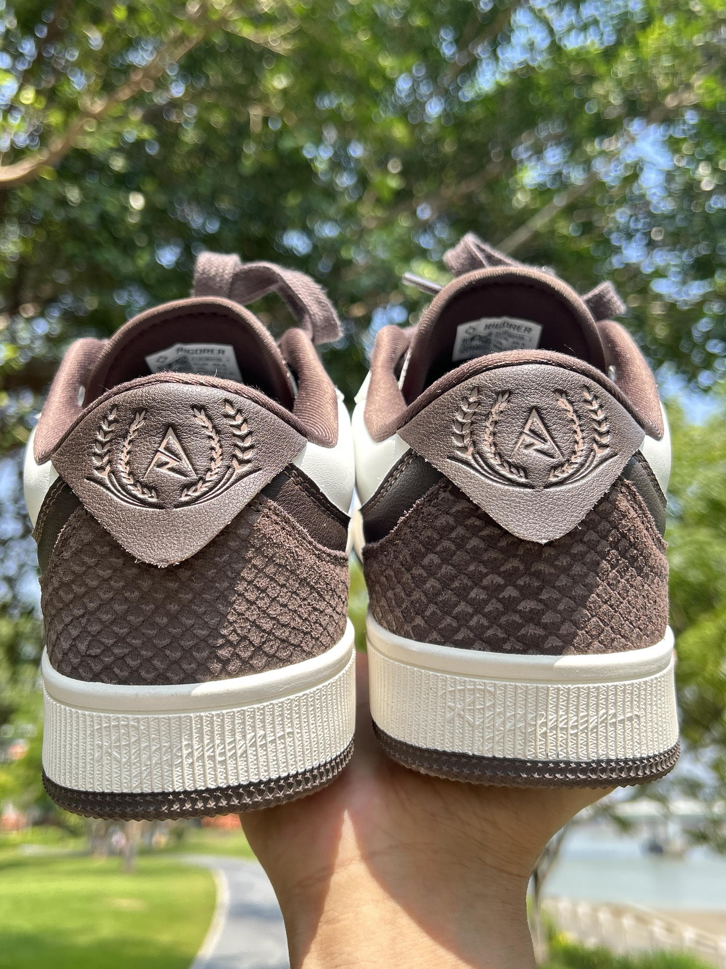 🍂踩碎一径秋声｜一双鞋👟满途风🌬️