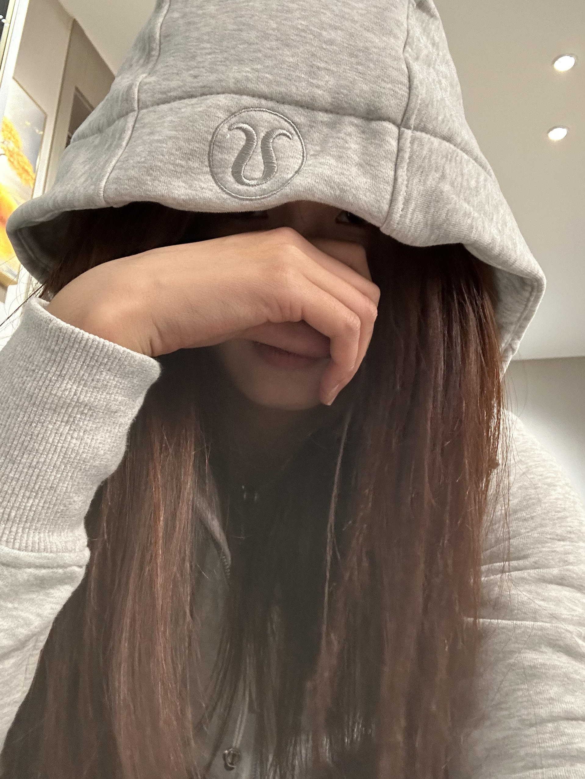 穿上酷酷的lulu🍋卫衣出去玩啦！✈️