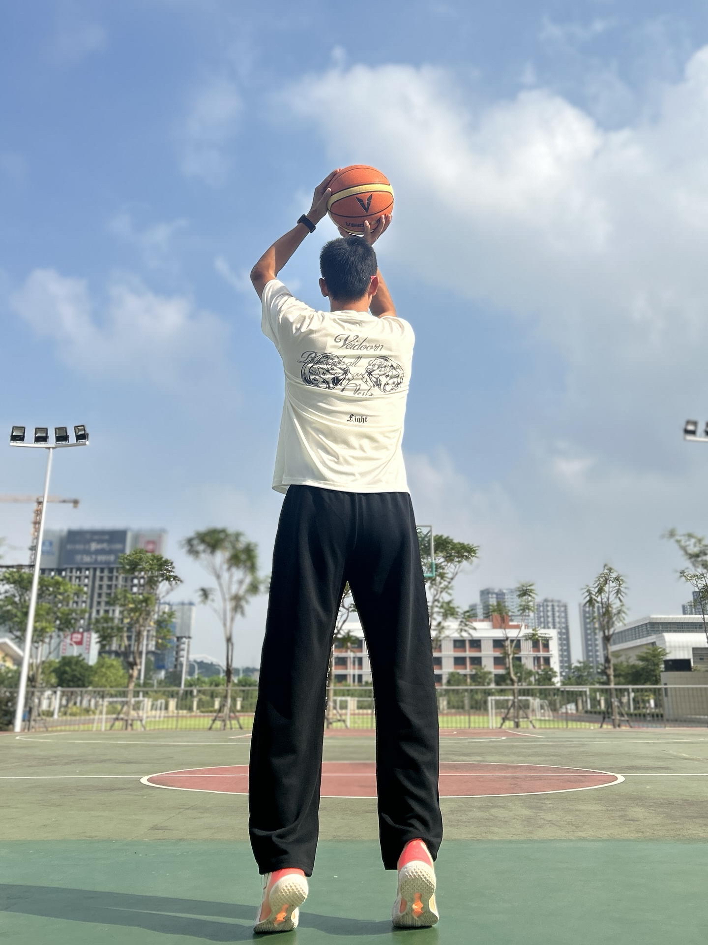 我的国庆OOTD｜于球场卷起「风暴」🌪️