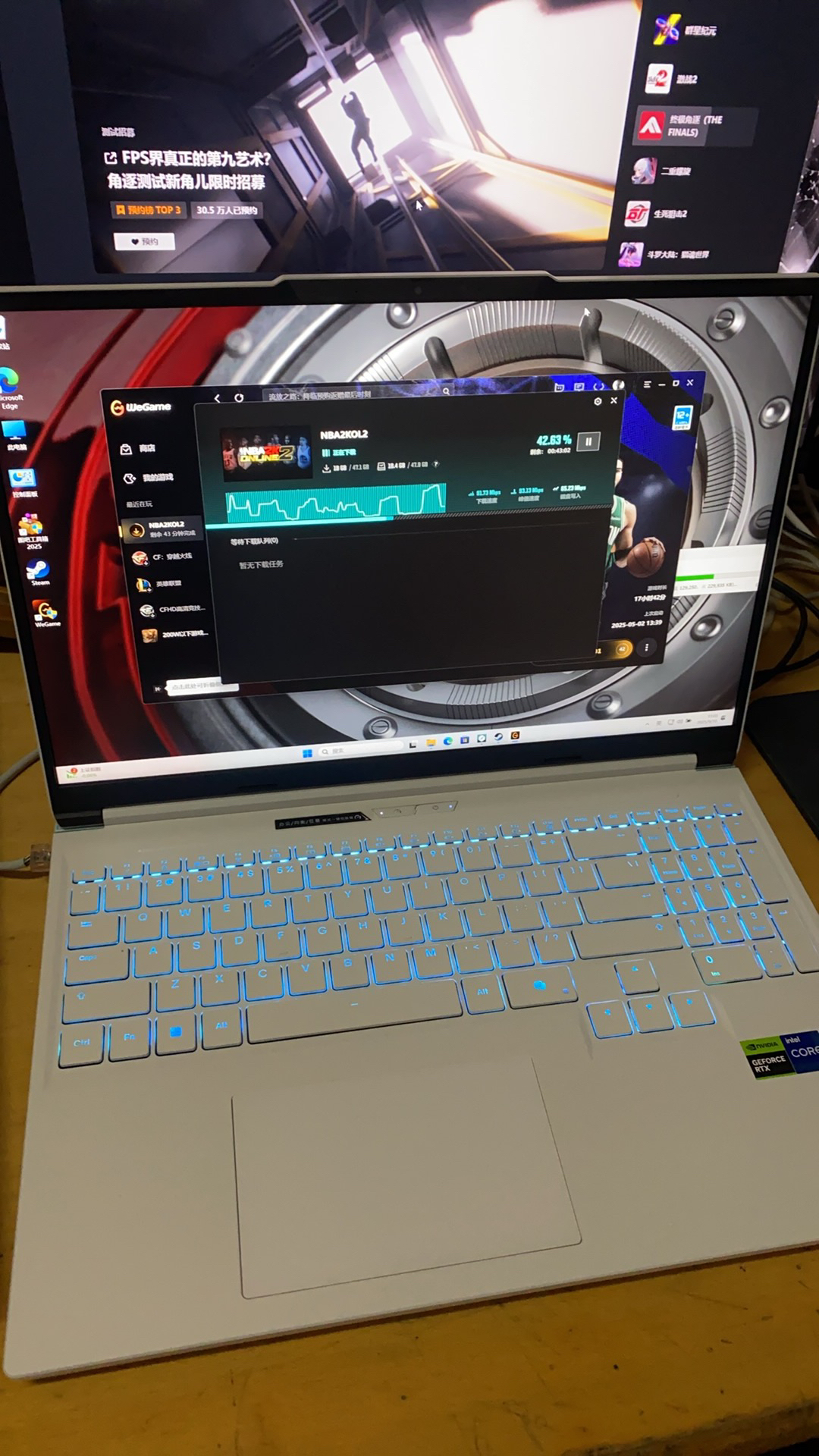 极光X潮玩版海盐白颜值高,2.2kg很轻薄。i7+RTX5060性能强,300Hz屏流畅,散热静音
