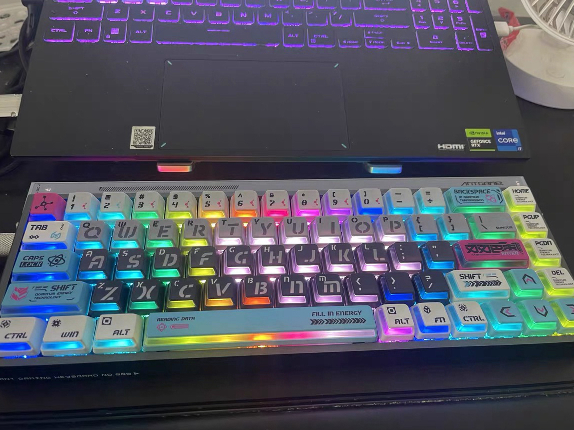 颜值超高的键盘，游戏党码字党都爱惨了🎮