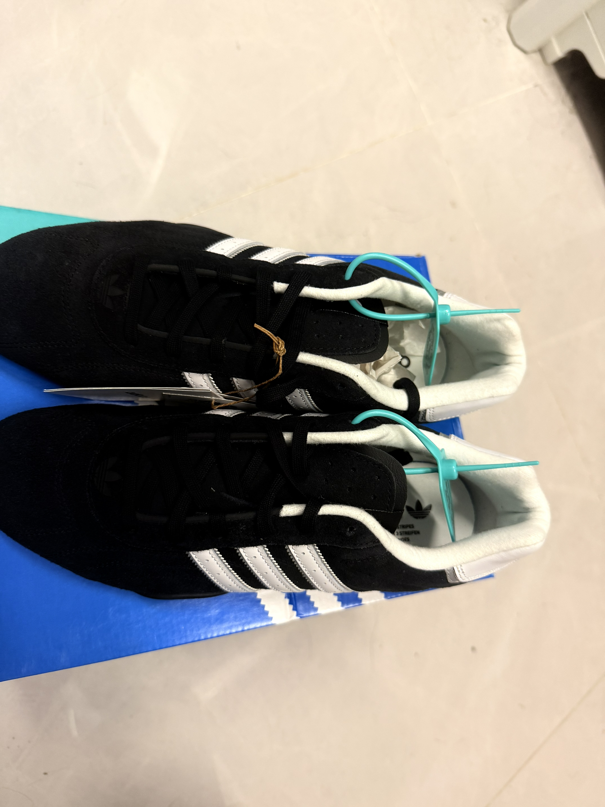 Jennie 同款太米了!adidas赛车鞋酷到心坎里