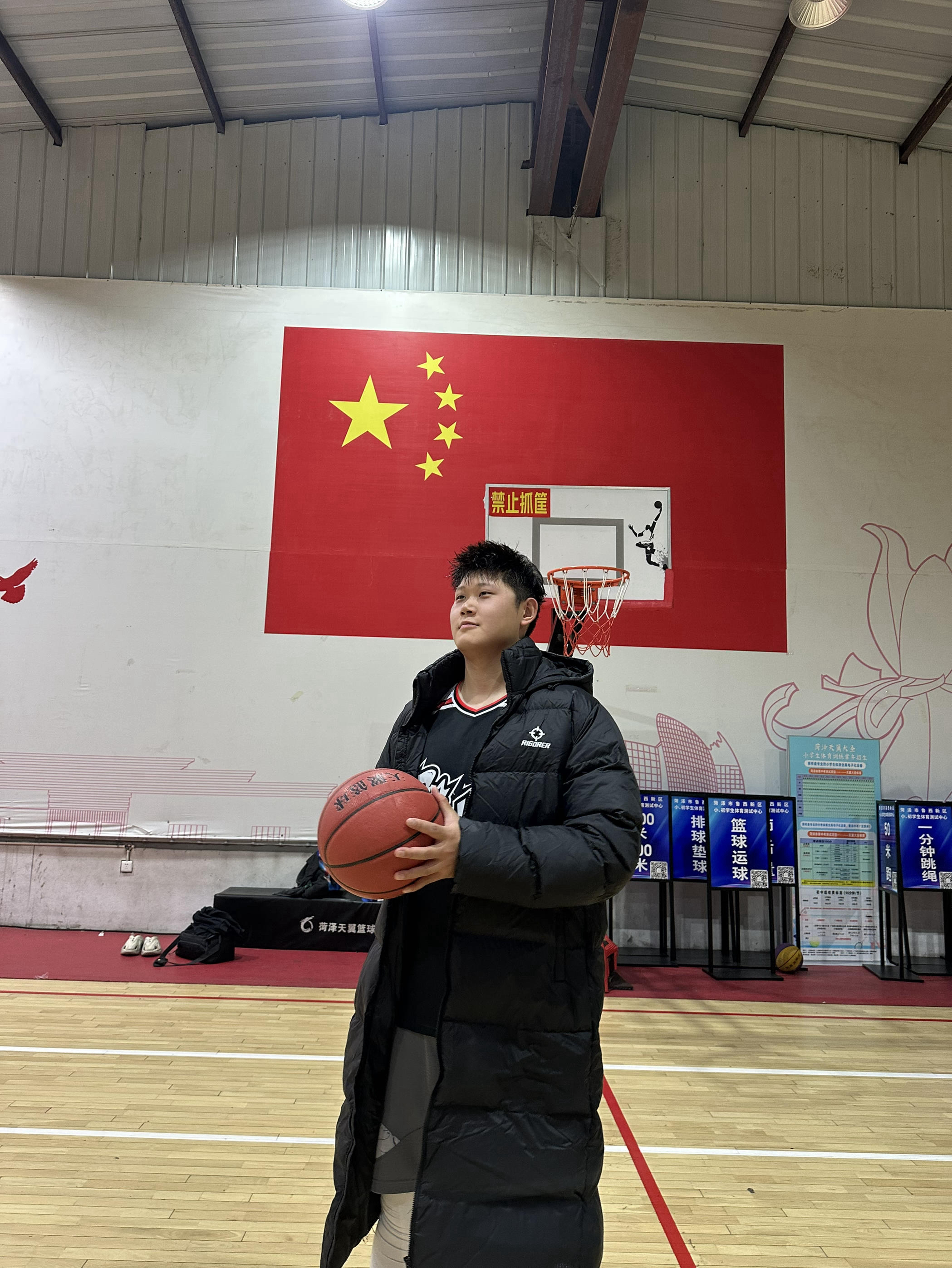 准者长款羽绒服实测：冬季运动刚需款