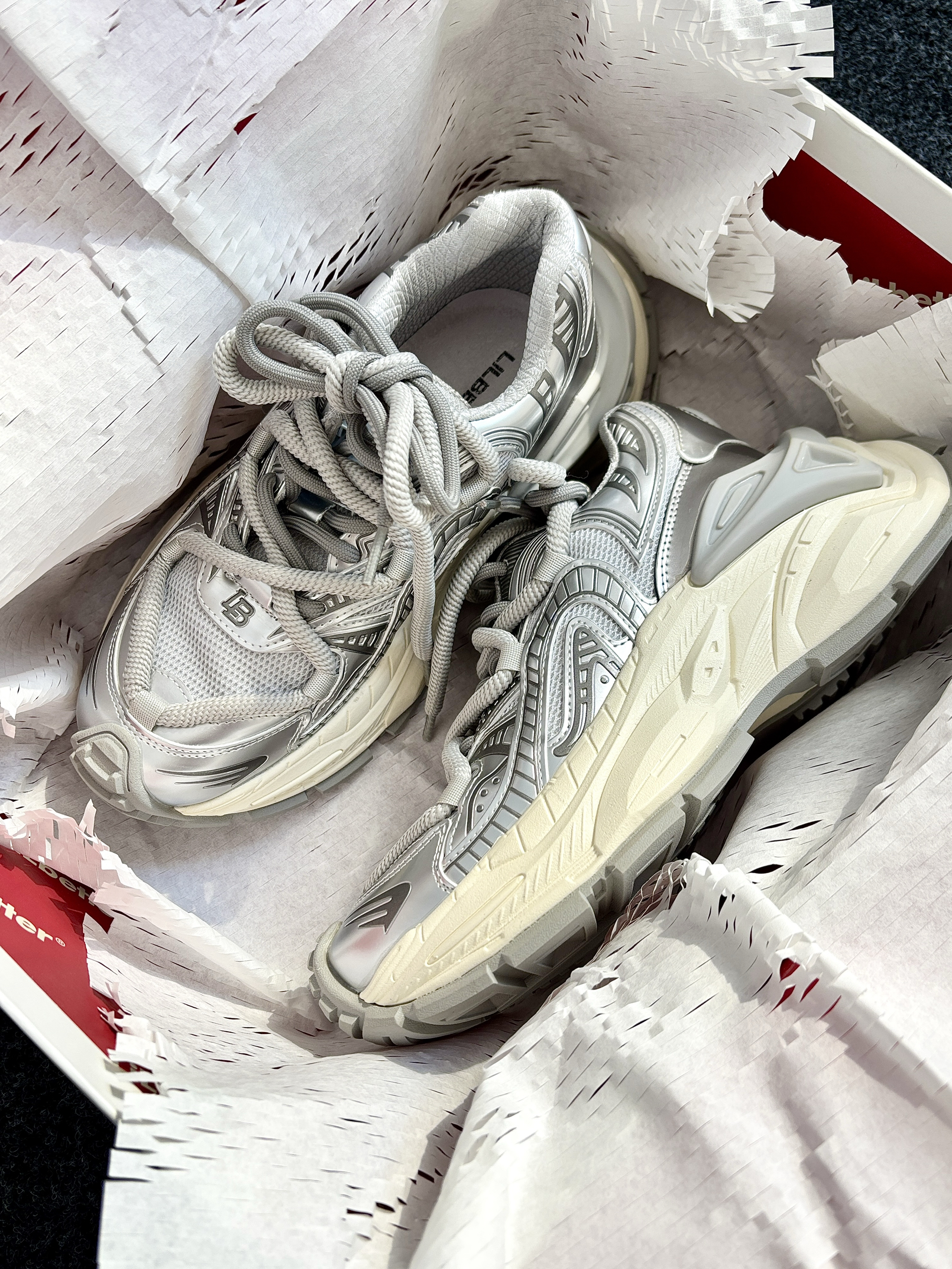 银灰复古老爹鞋🤍➕帕恰狗充电宝🟰沃粗去丸辣✌️