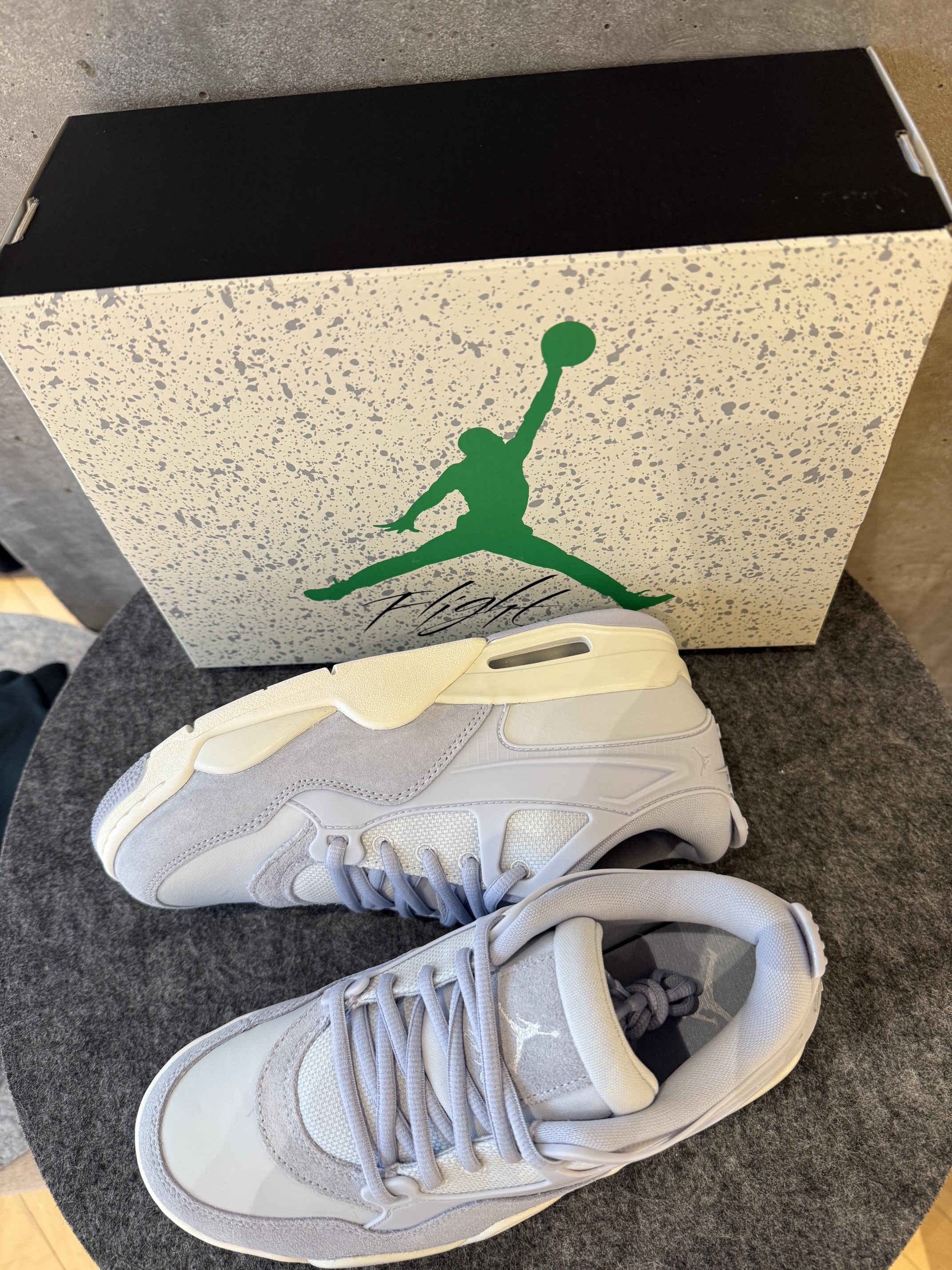 被这双“淡雾灰”戳中:是通勤救星也是松弛感密码