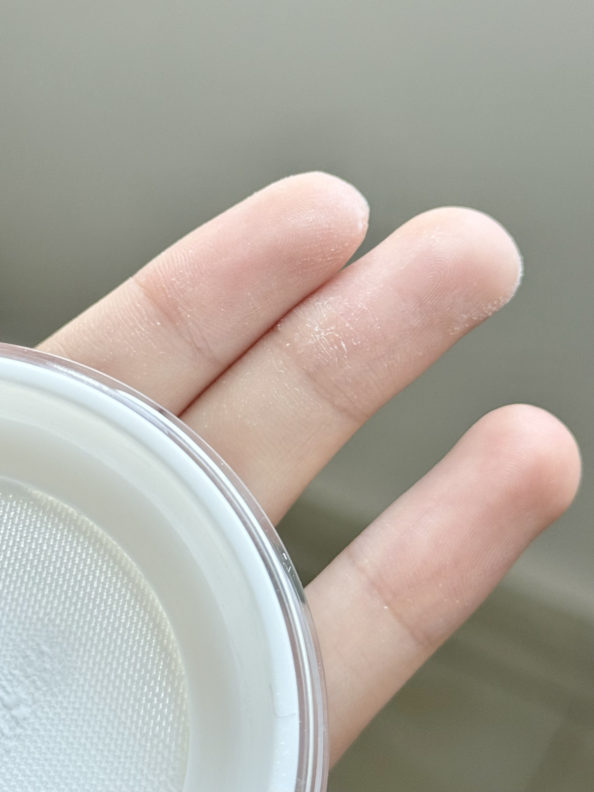 求求干皮秋冬都用水散粉!!
