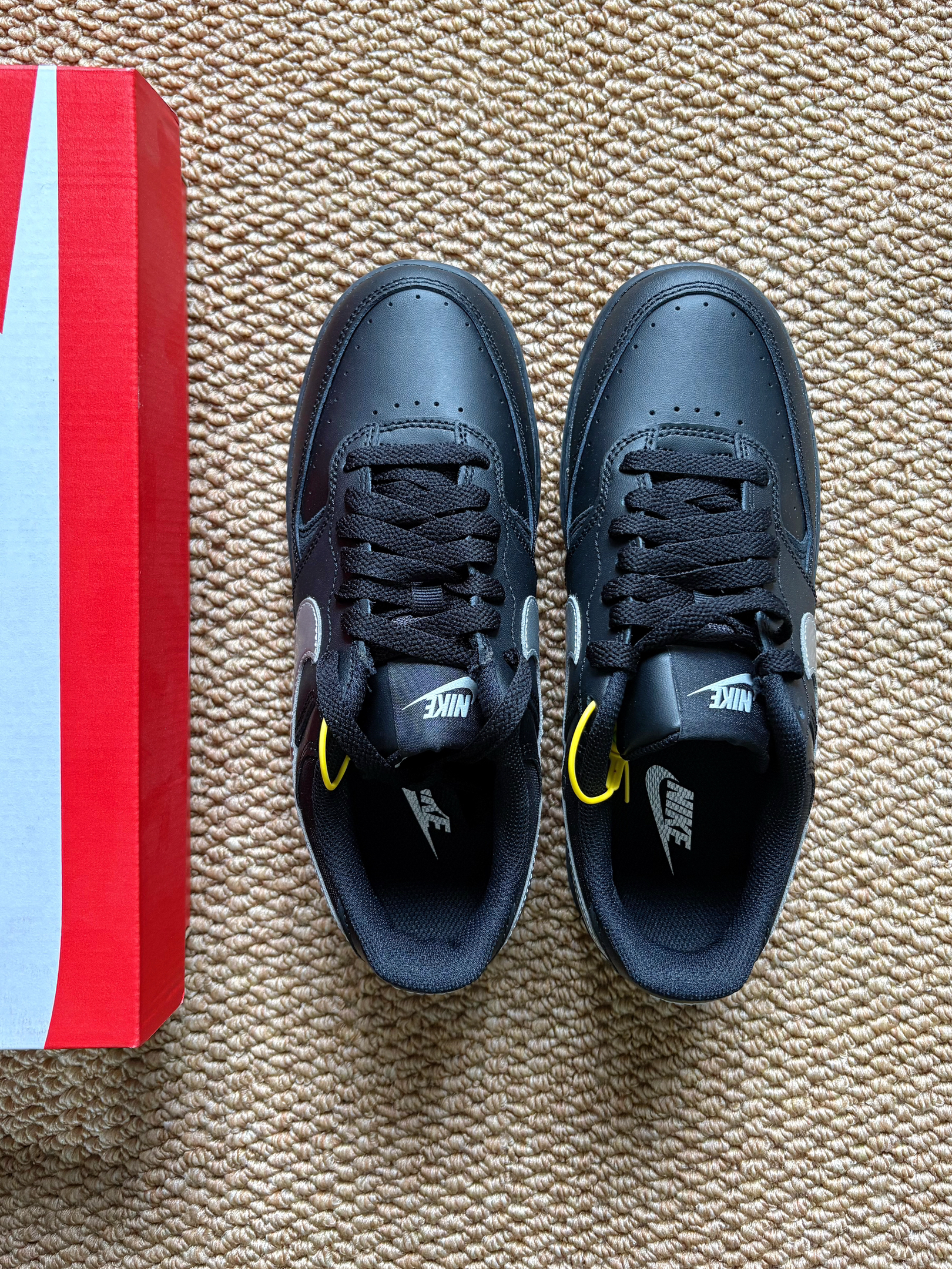 Nike又是一双简单的黑白单品!