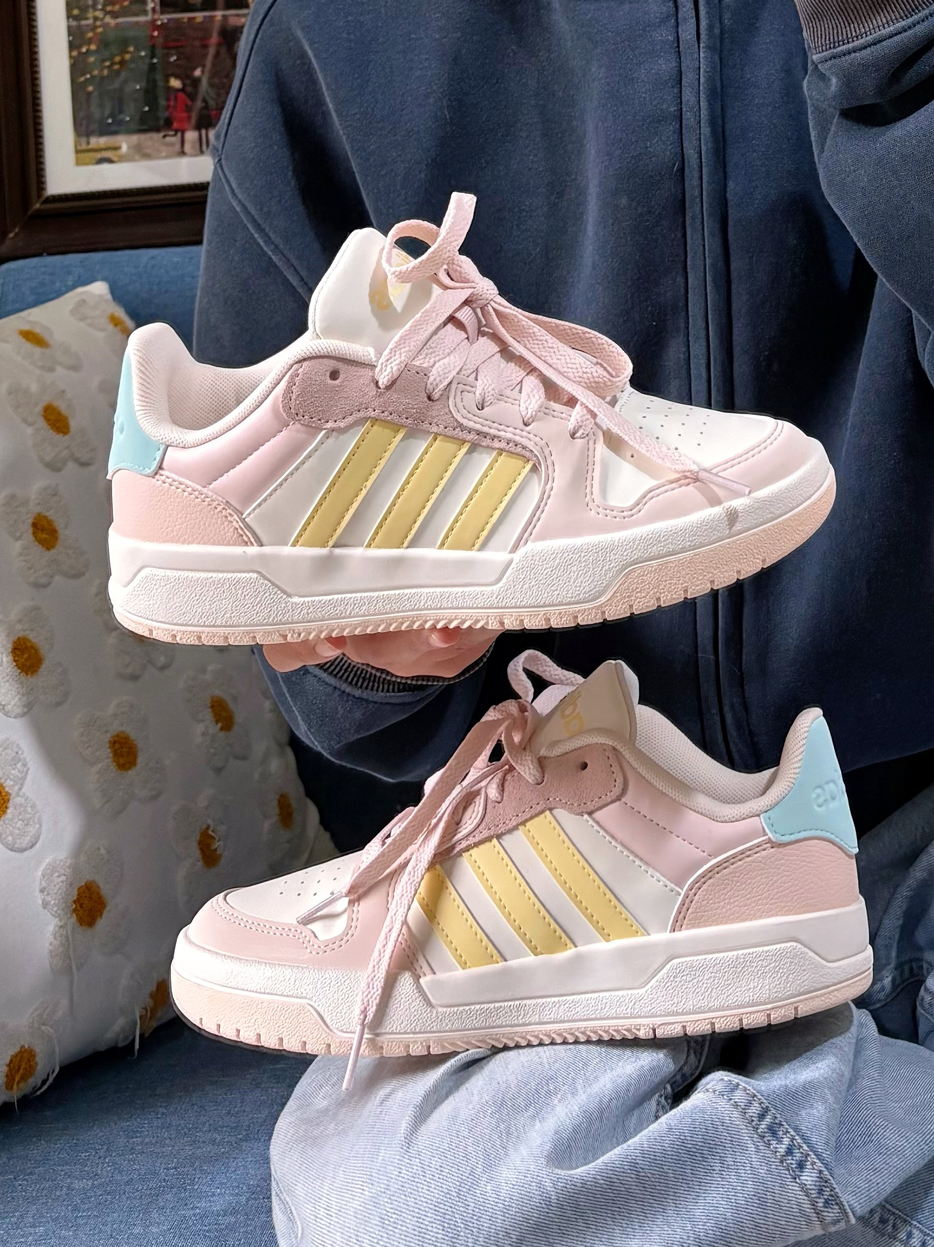 糖果色阿迪板鞋粉粉的狠少女!