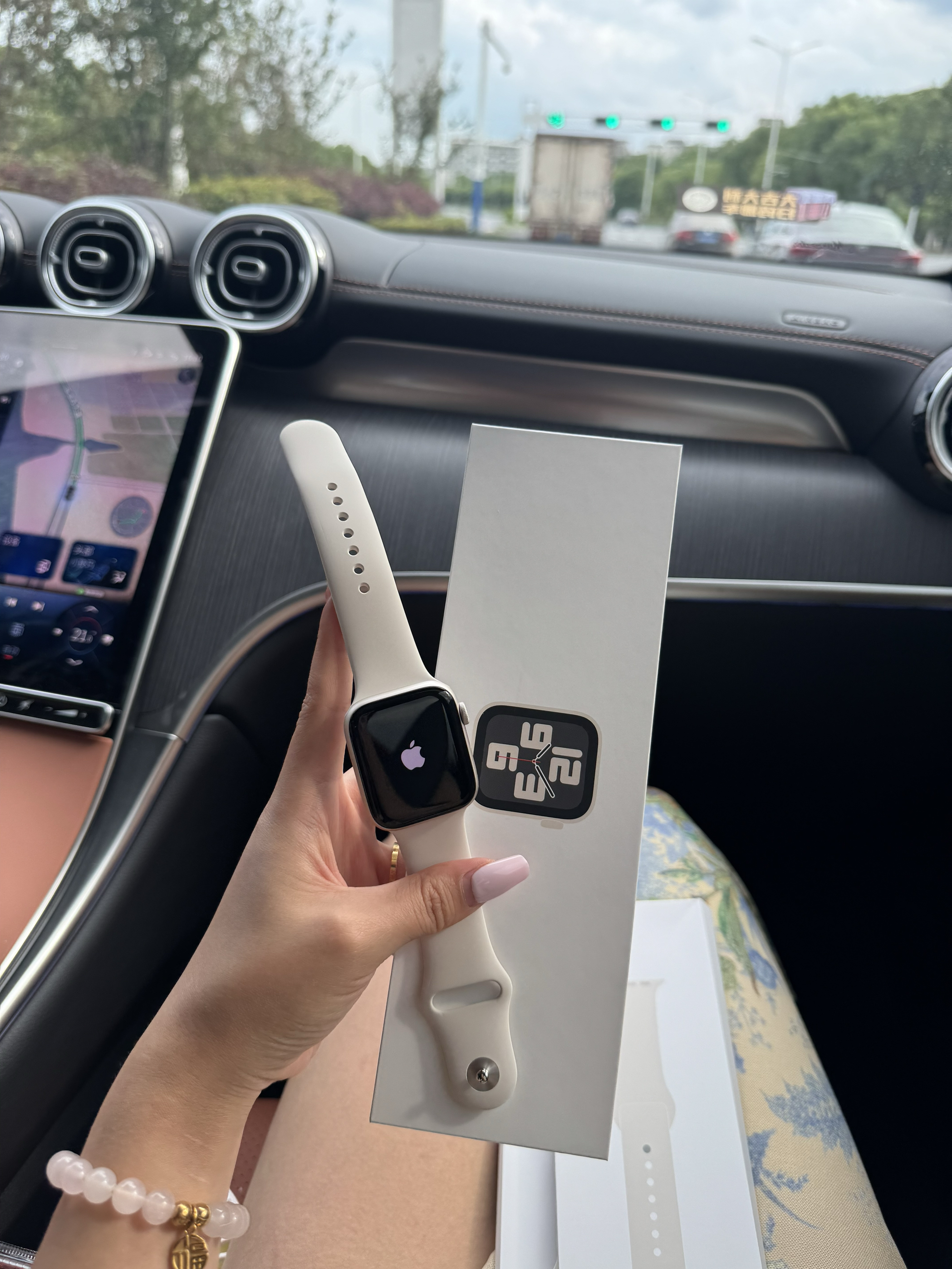 《把“心动”戴在手腕上:Apple Watch SE 45mm,送她就赢麻了!》