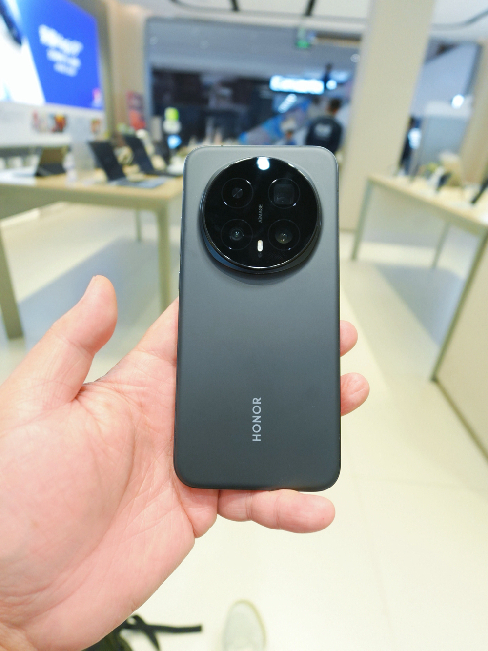 Magic 8 Pro真机上手:超大杯的体验很真实,小遗憾也直接说